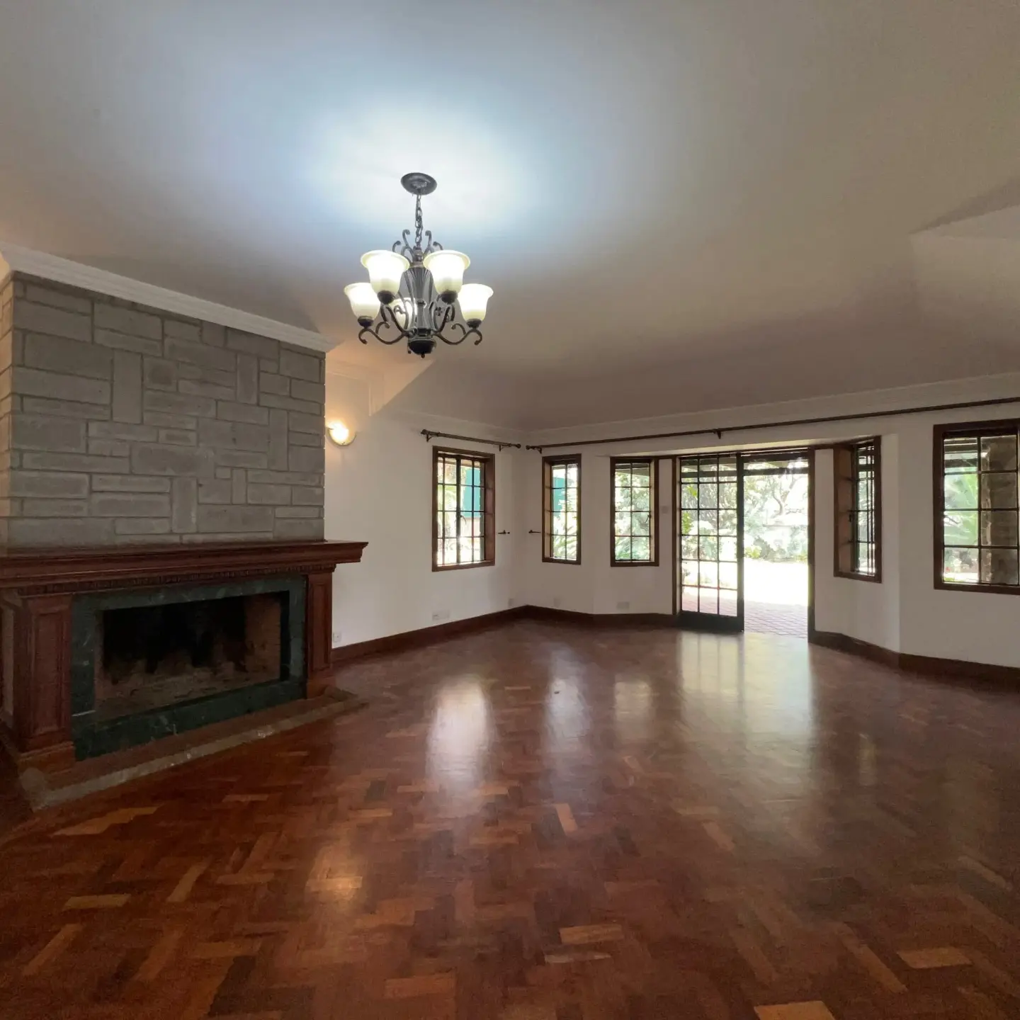 5-Bedroom Townhouse for Rent thumbnail 5