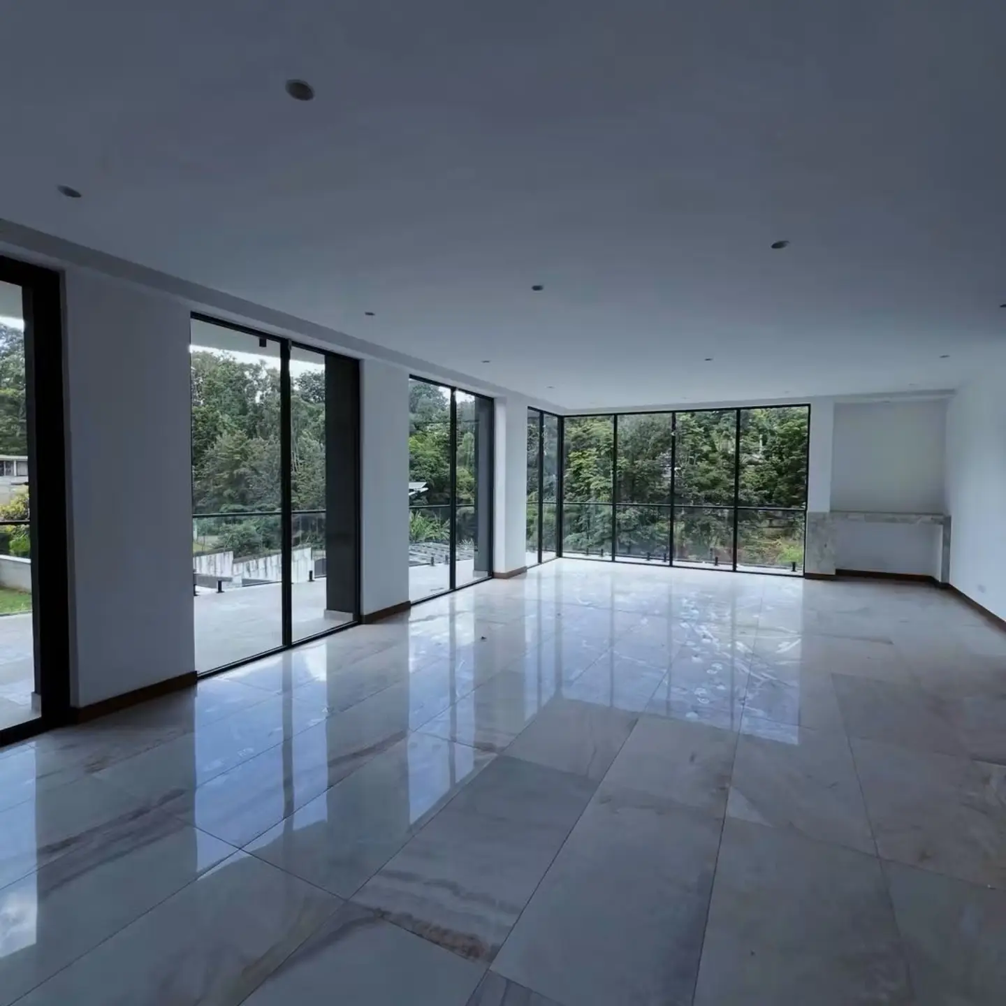 Exclusive 5-Bedroom Residence for Sale thumbnail 4