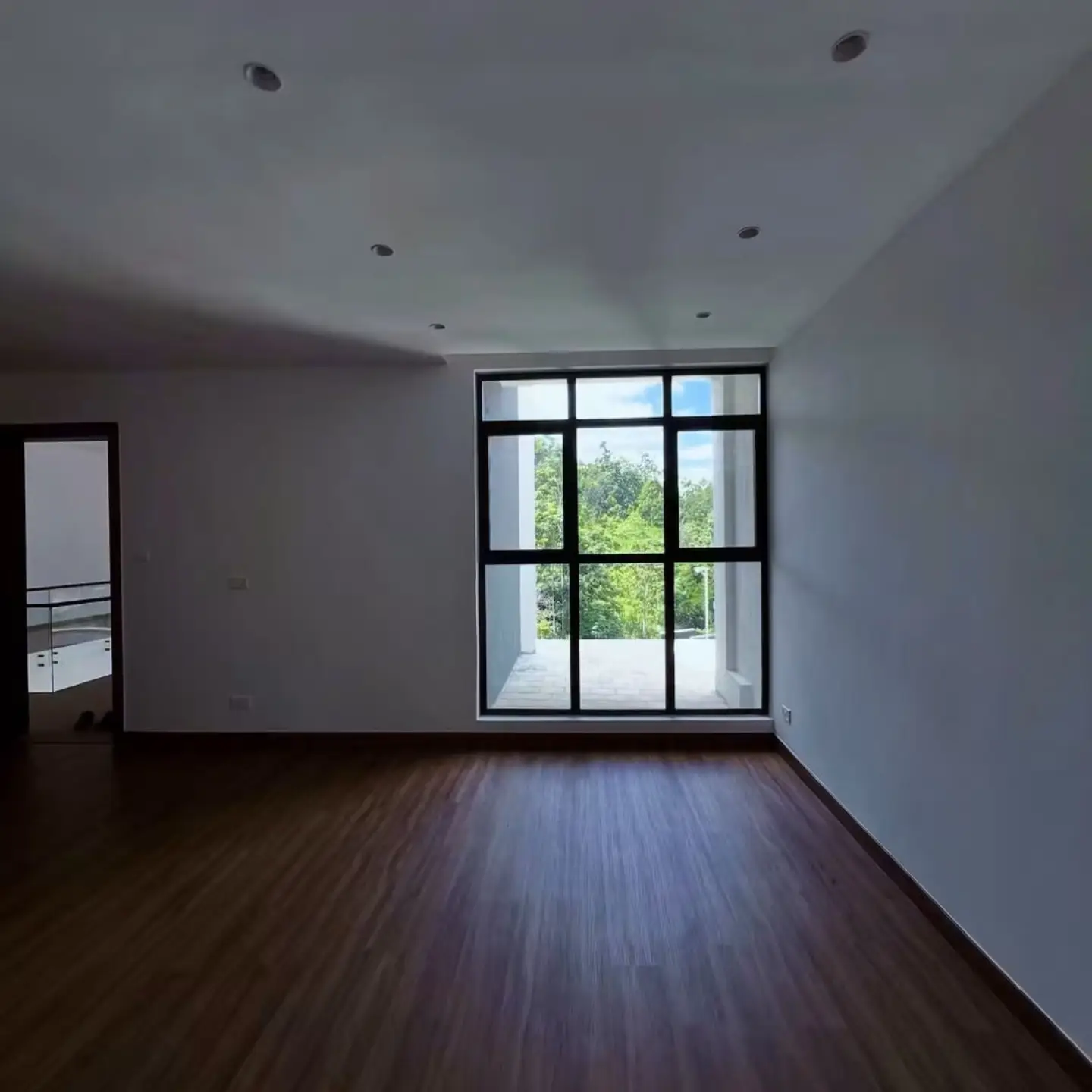 Exclusive 5-Bedroom Residence for Sale thumbnail 5