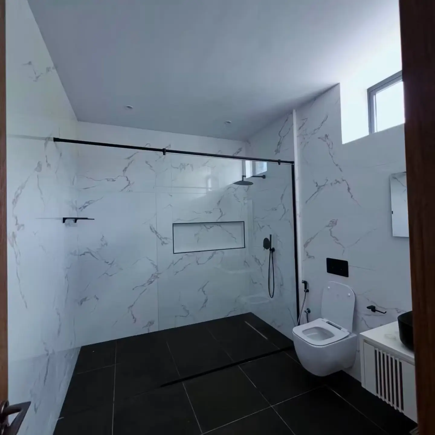 Exclusive 5-Bedroom Residence for Sale thumbnail 7