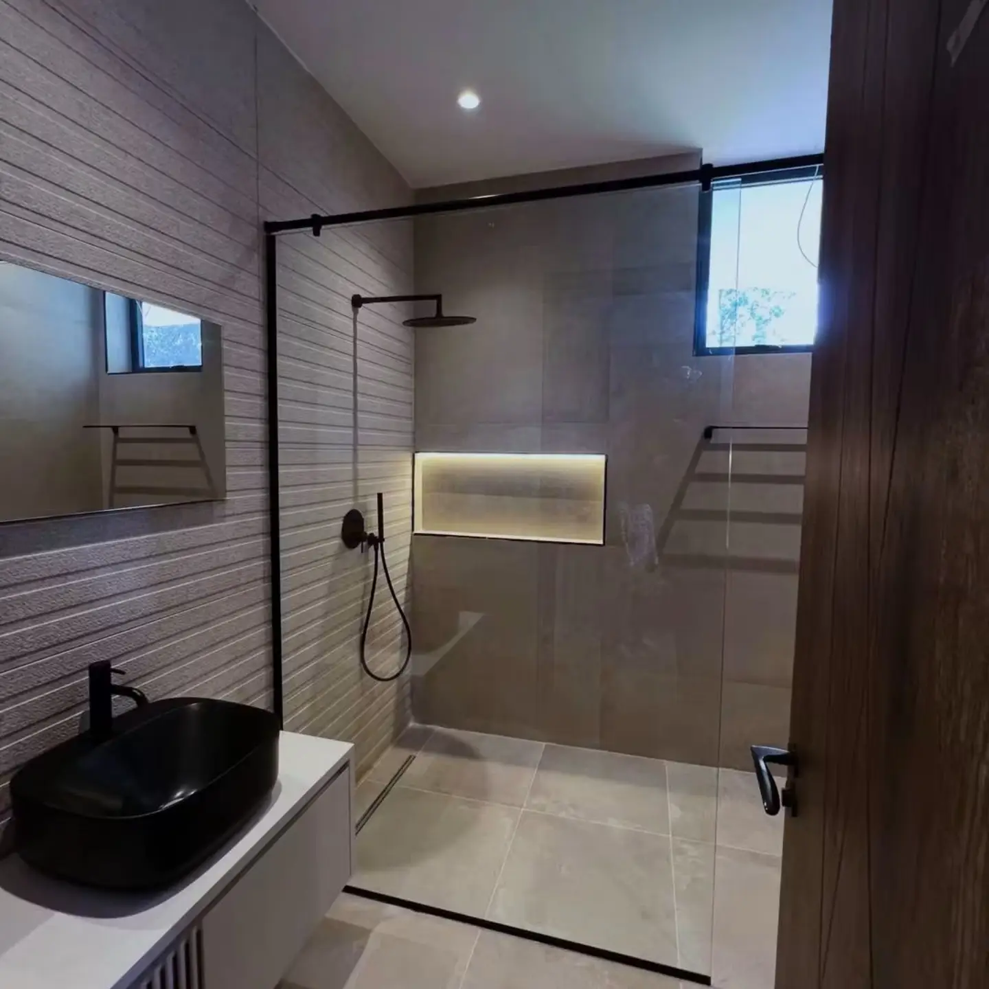 Exclusive 5-Bedroom Residence for Sale thumbnail 11