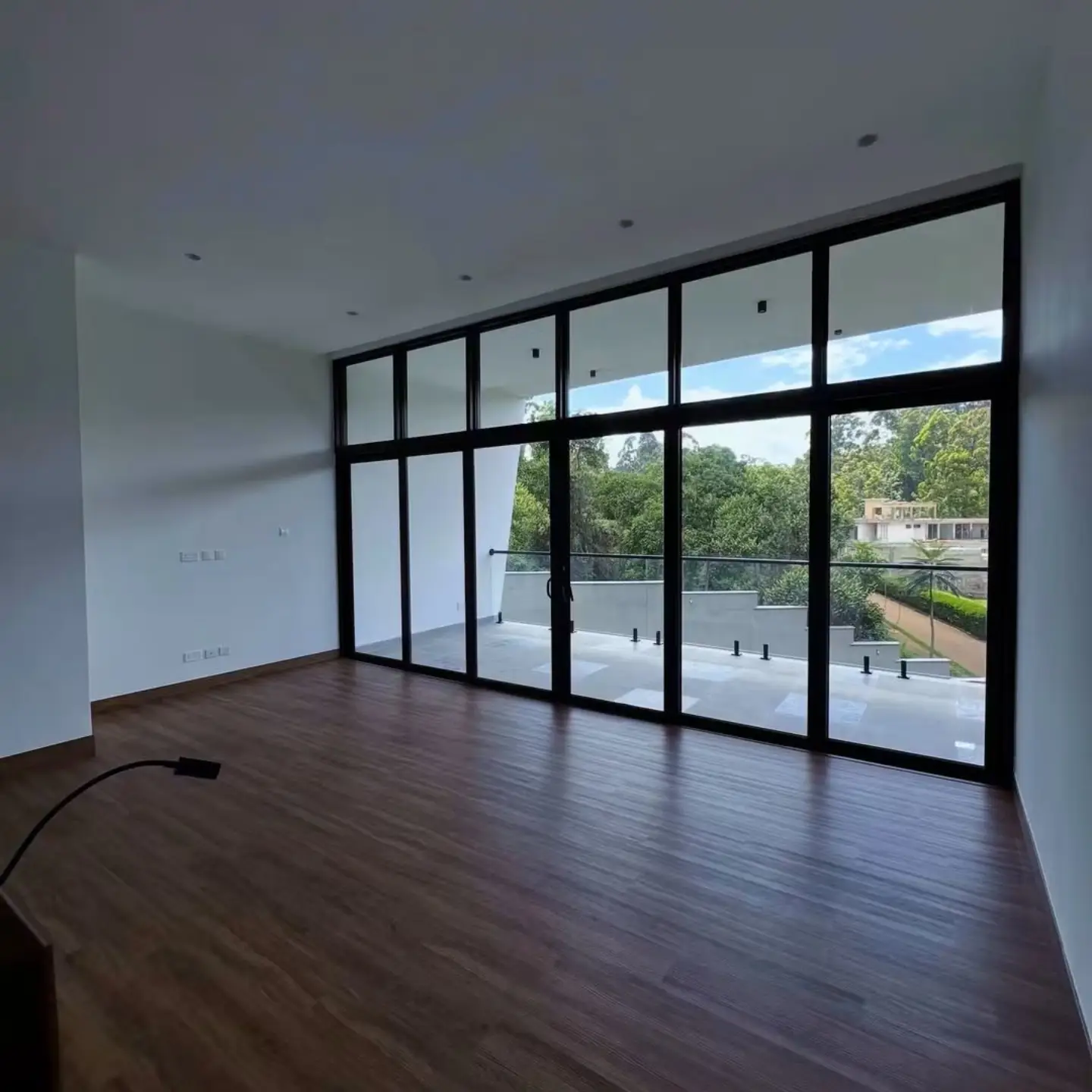 Exclusive 5-Bedroom Residence for Sale thumbnail 12