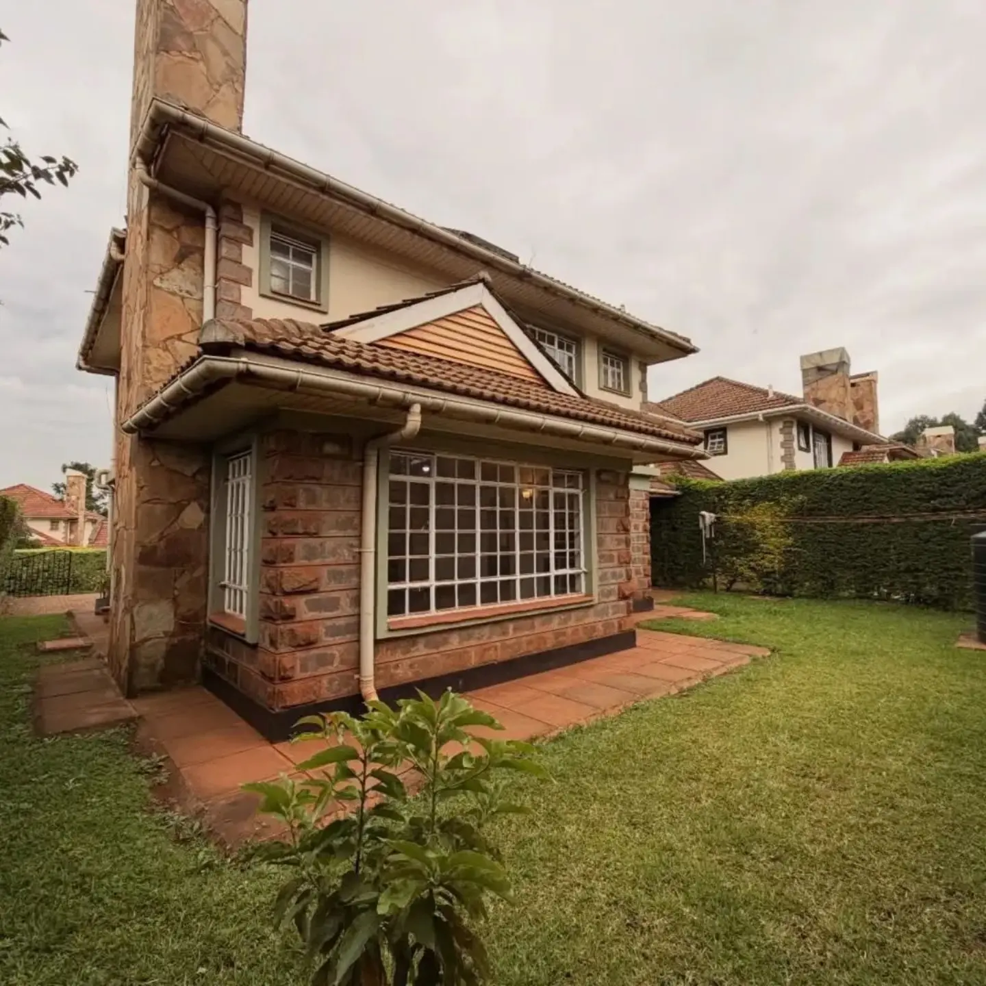 4-bedroom all en-suite villa for rent thumbnail 3