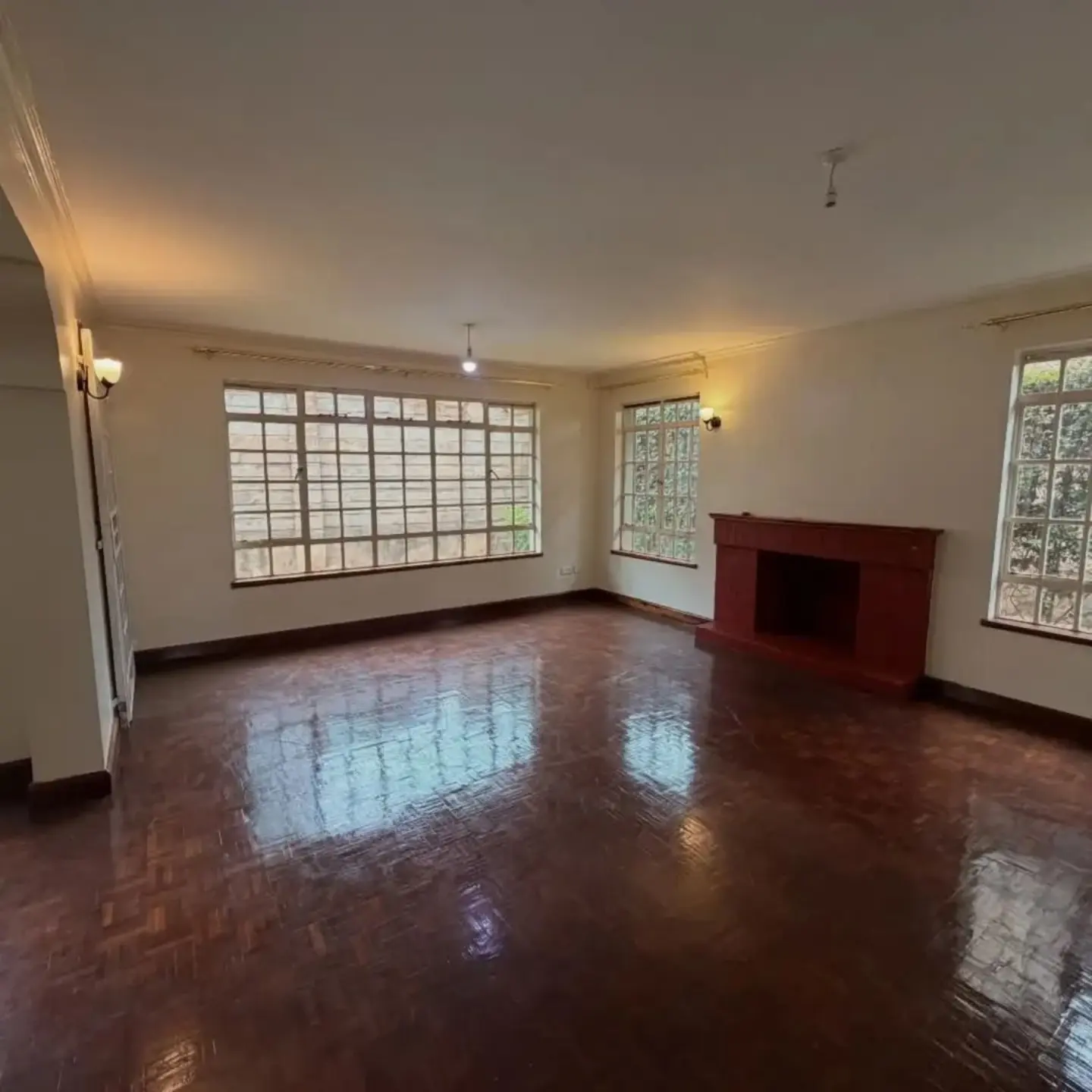 4-bedroom all en-suite villa for rent thumbnail 5