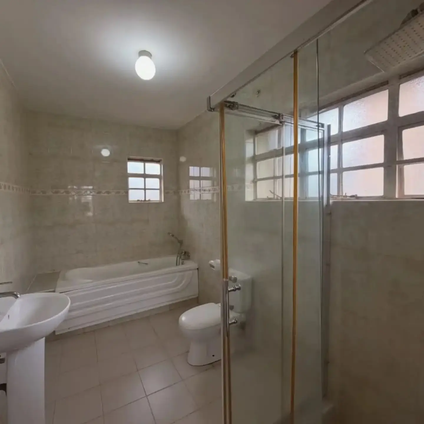 4-bedroom all en-suite villa for rent thumbnail 18
