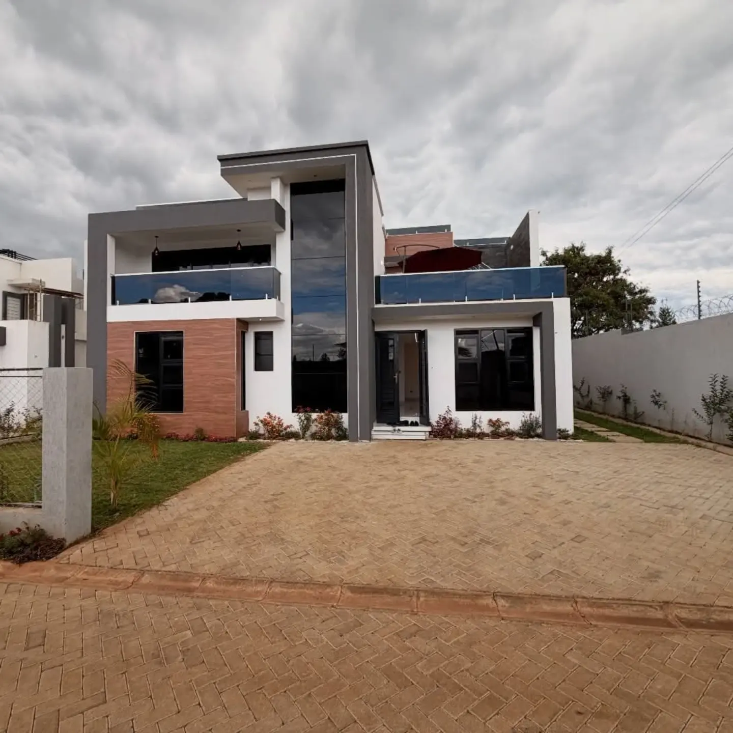 Luxurious 5-Bedroom Maisonette for Sale In Ruiru thumbnail 2