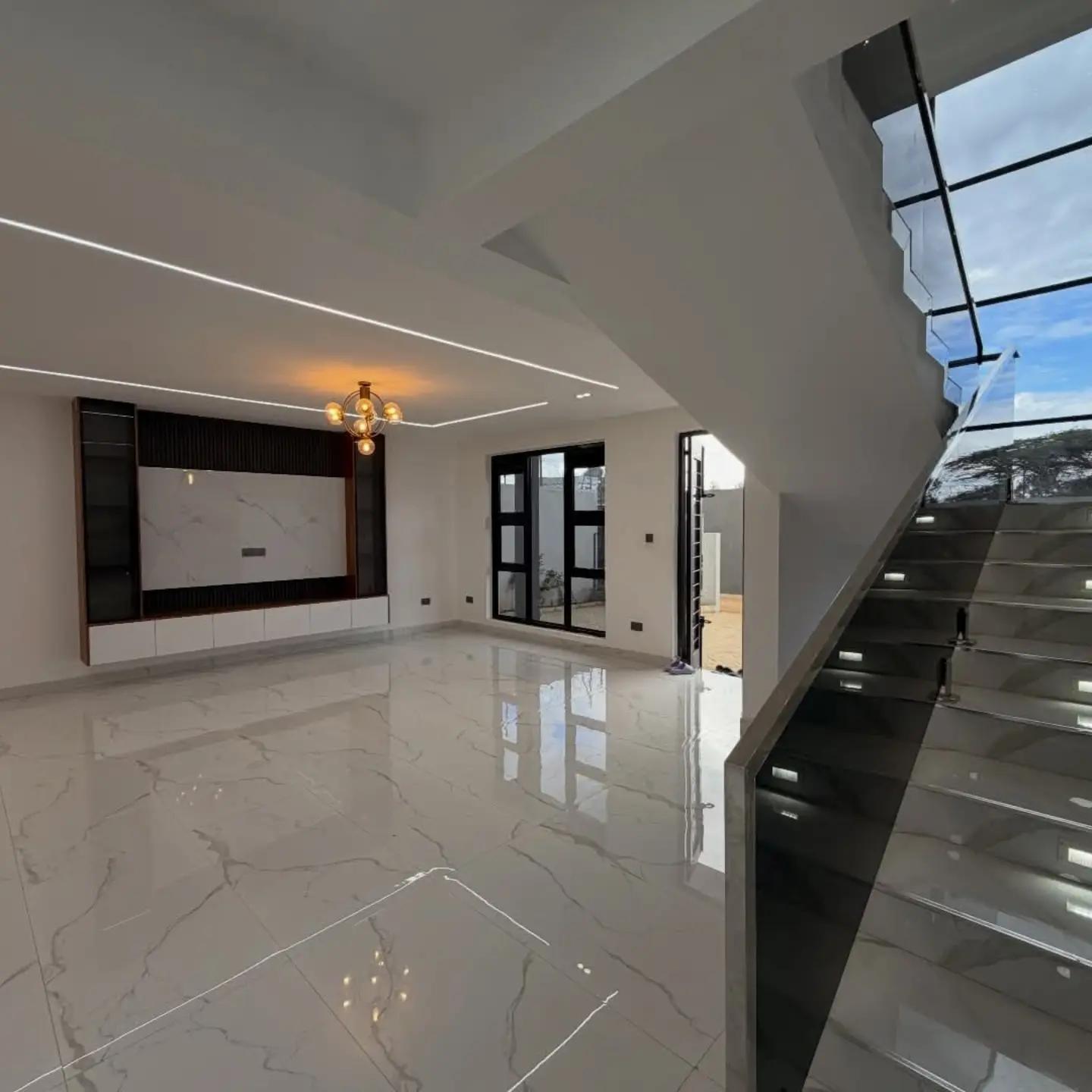 Luxurious 5-Bedroom Maisonette for Sale In Ruiru thumbnail 9
