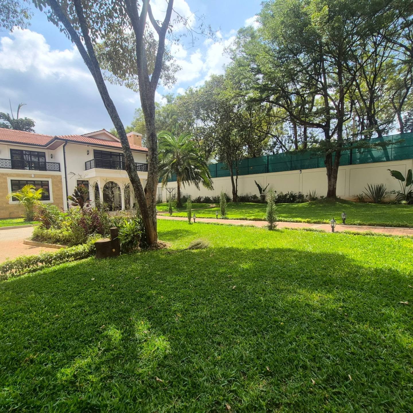 5 Bedroom Residence For Sale — Runda, Nairobi