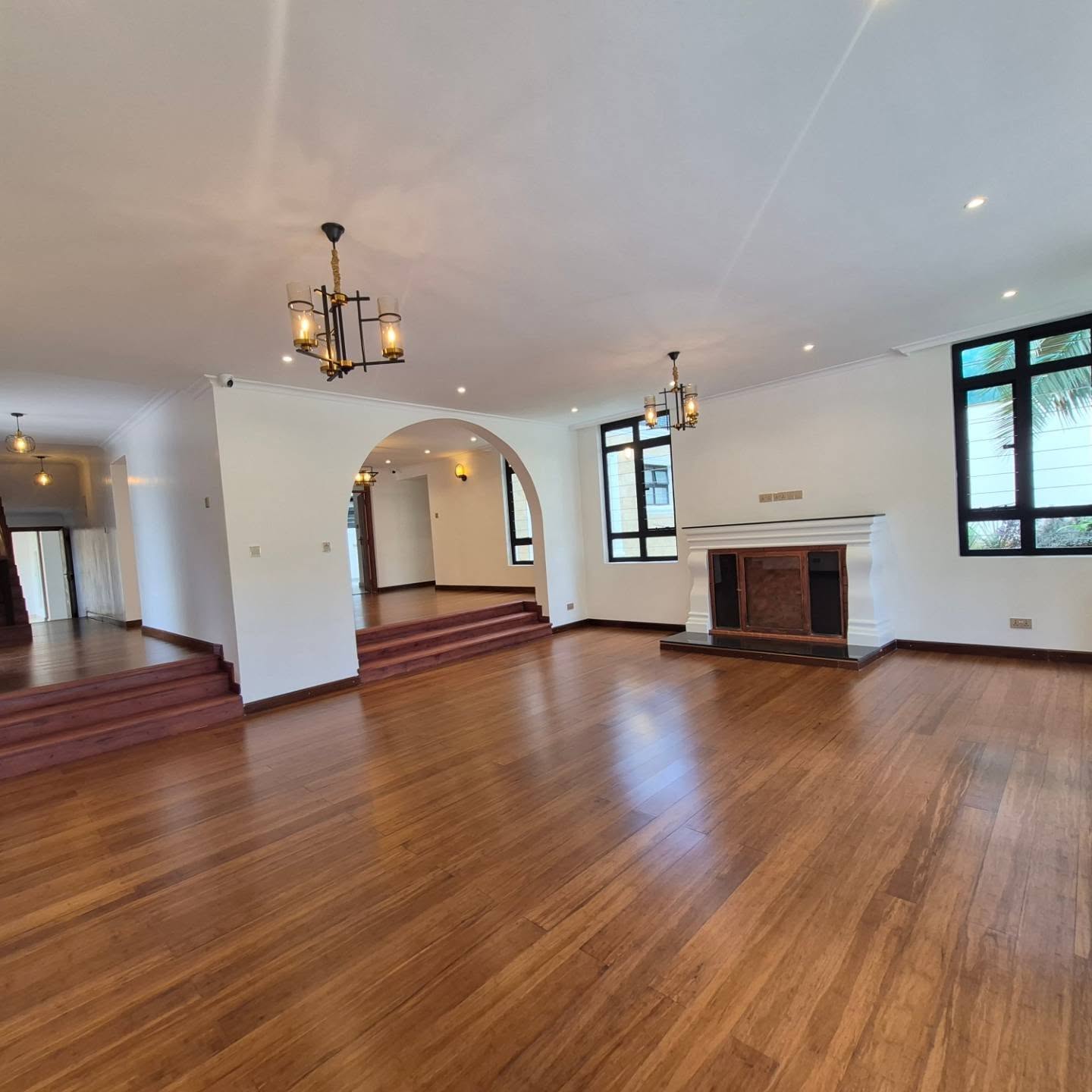 5 Bedroom Residence For Sale thumbnail 7