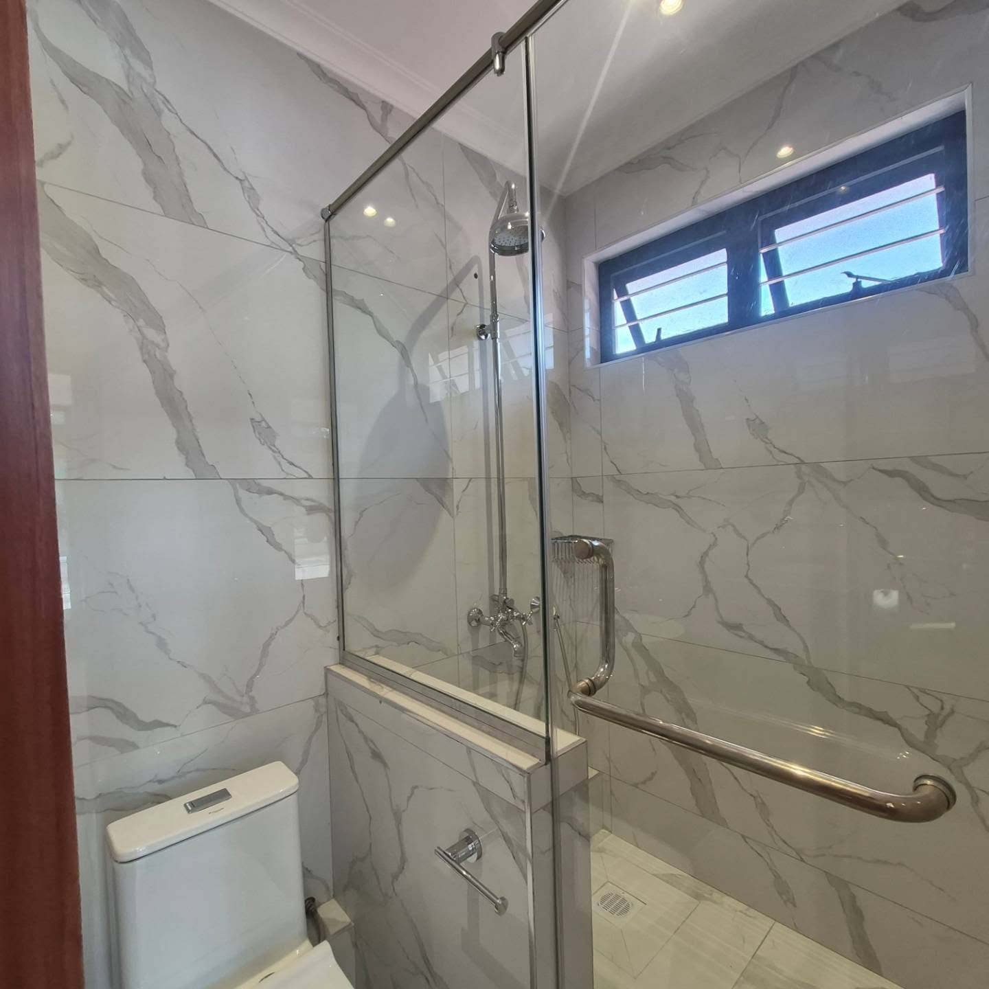 5 Bedroom Residence For Sale thumbnail 12