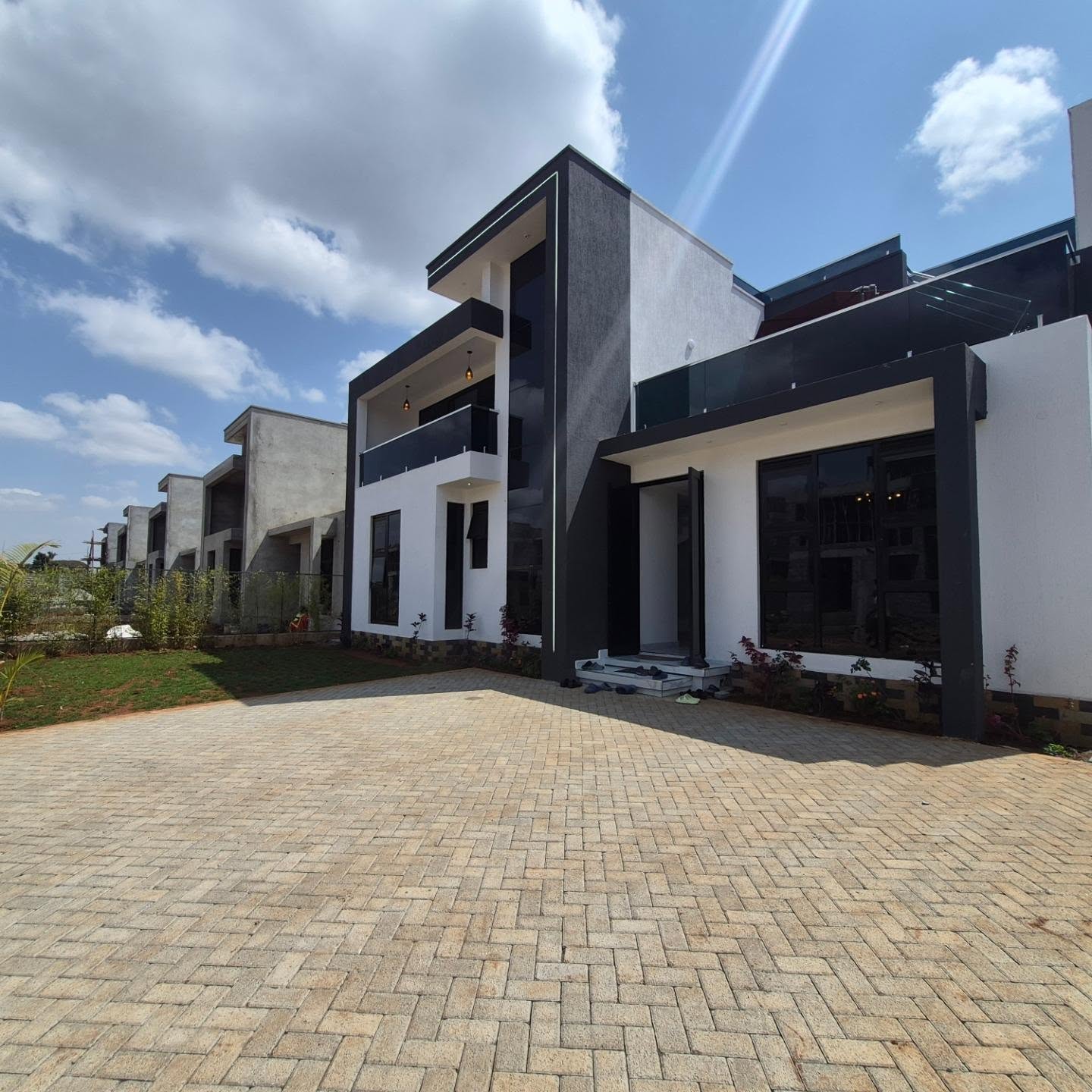5-BEDROOM ALL-ENSUITE MAISONETTE FOR SALE — Ruiru, Kiambu