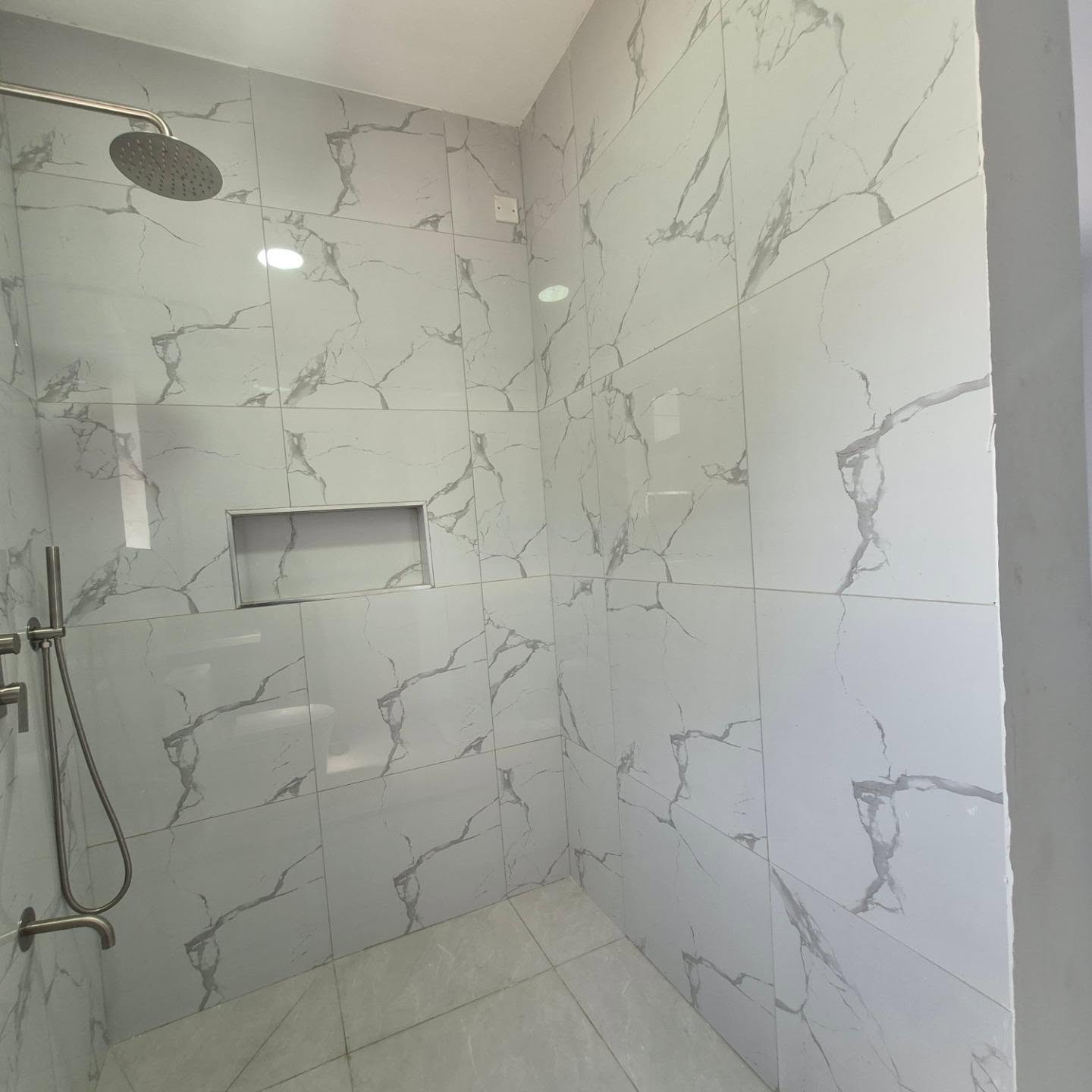 5-BEDROOM ALL-ENSUITE MAISONETTE FOR SALE thumbnail 5