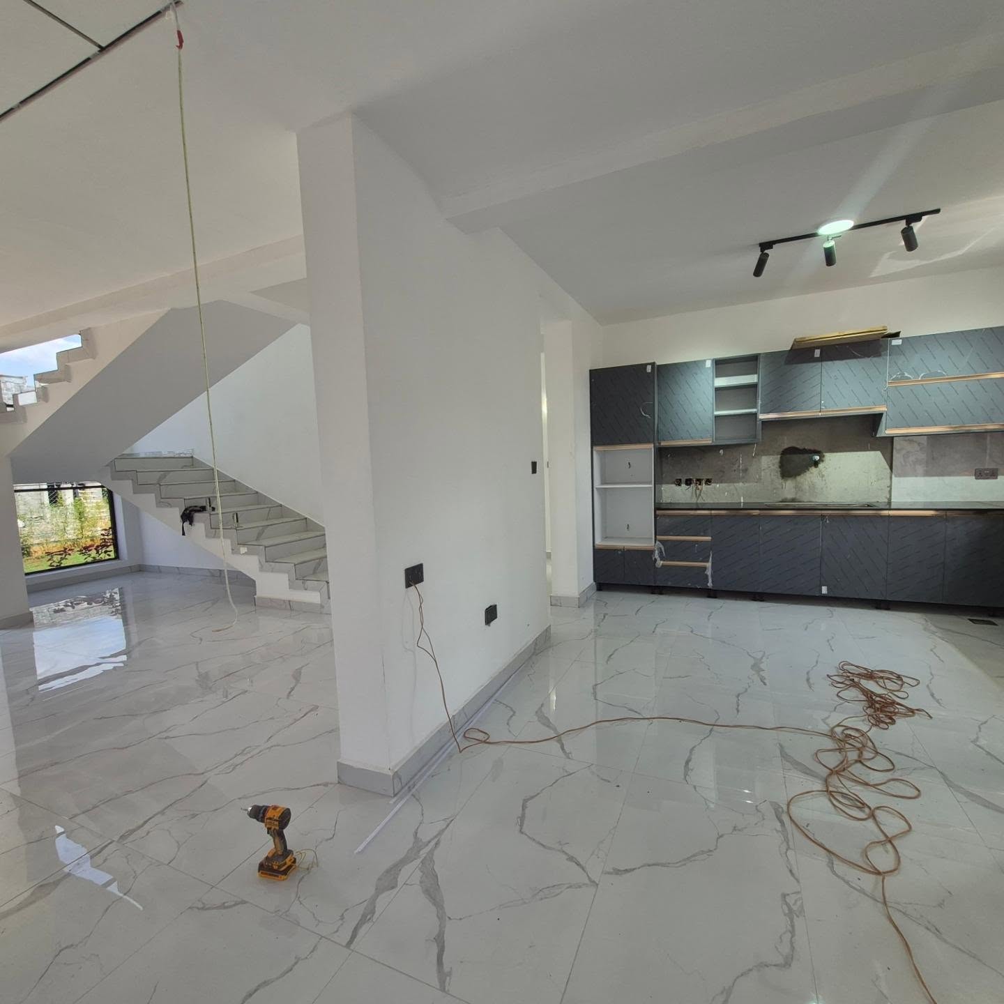 5-BEDROOM ALL-ENSUITE MAISONETTE FOR SALE thumbnail 10