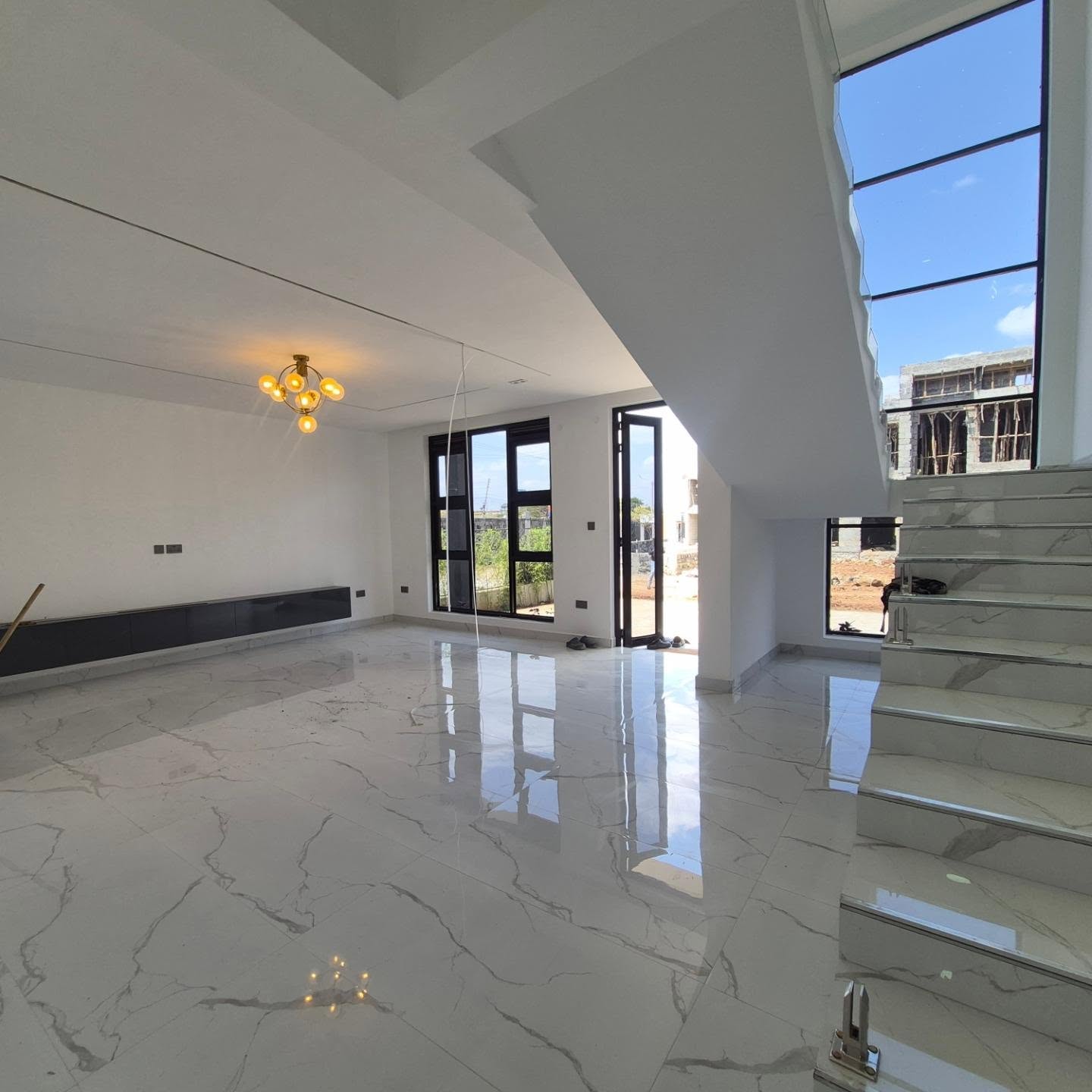 5-BEDROOM ALL-ENSUITE MAISONETTE FOR SALE thumbnail 17