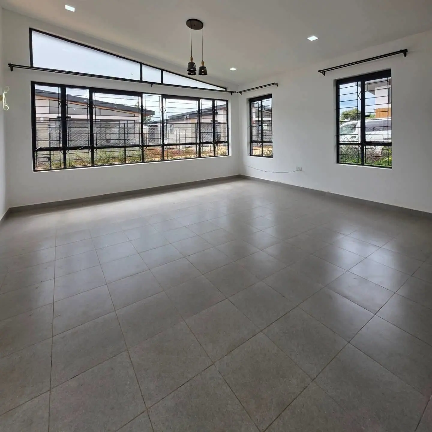 3 Bedroom House For Sale thumbnail 5