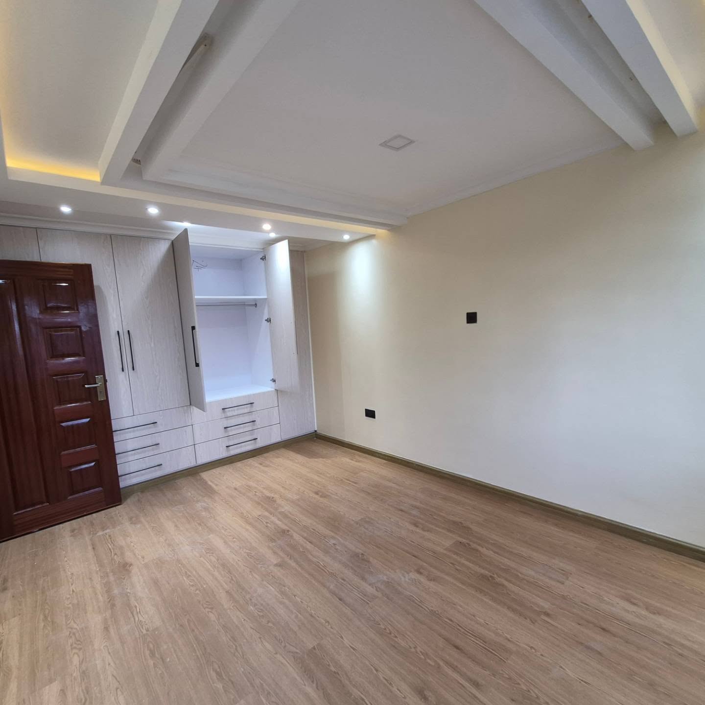 5 Bedroom House For Rent thumbnail 13