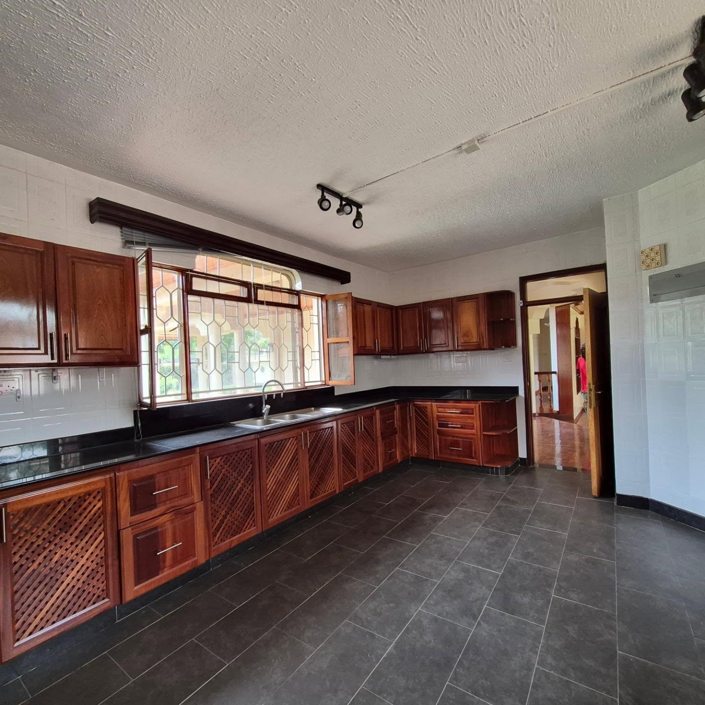 5 Bedroom House in Runda  for Sale thumbnail 3