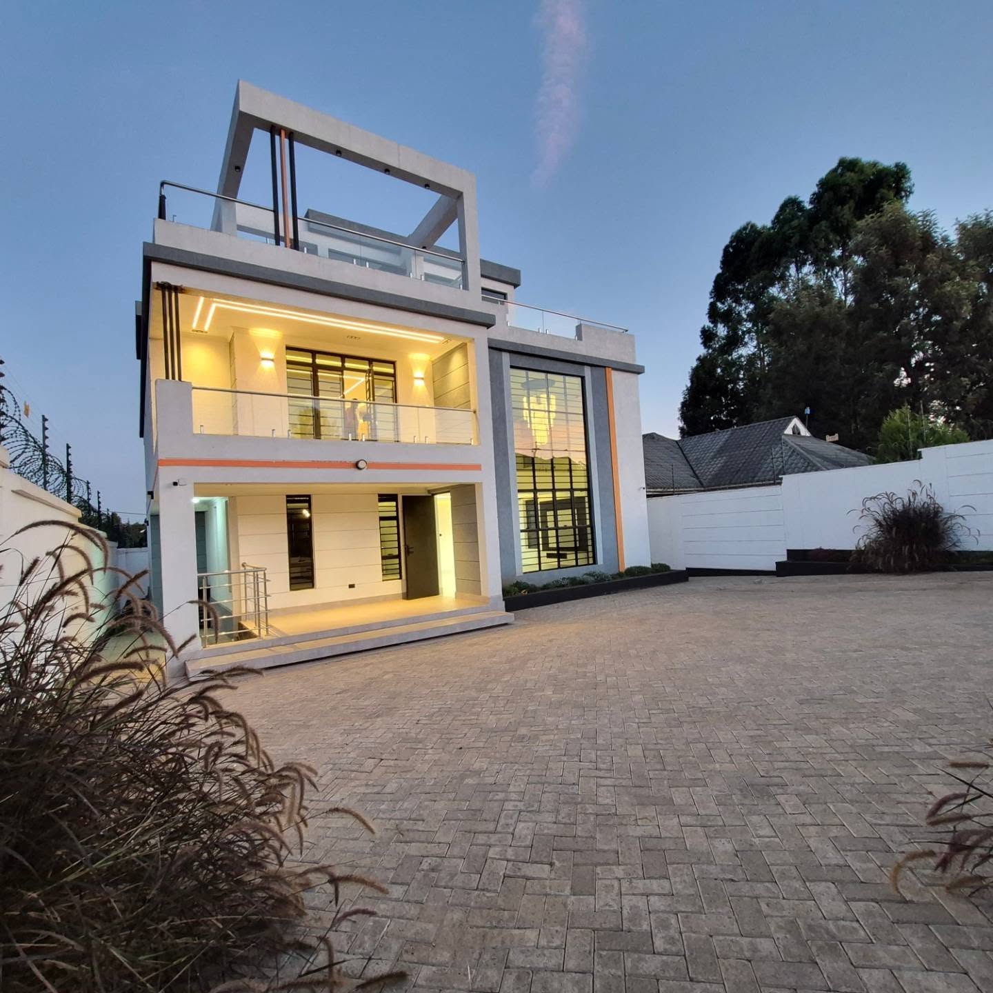 Elegant 5 Bedroom Family Home with DSQ for Sale thumbnail 2