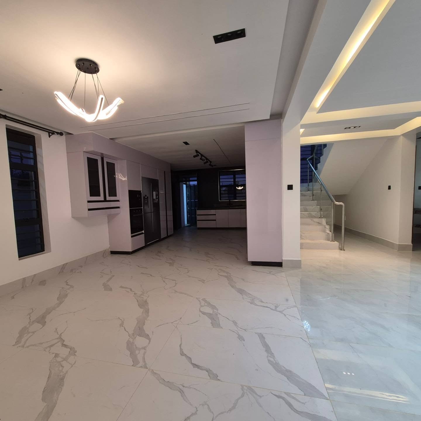 Elegant 5 Bedroom Family Home with DSQ for Sale thumbnail 3