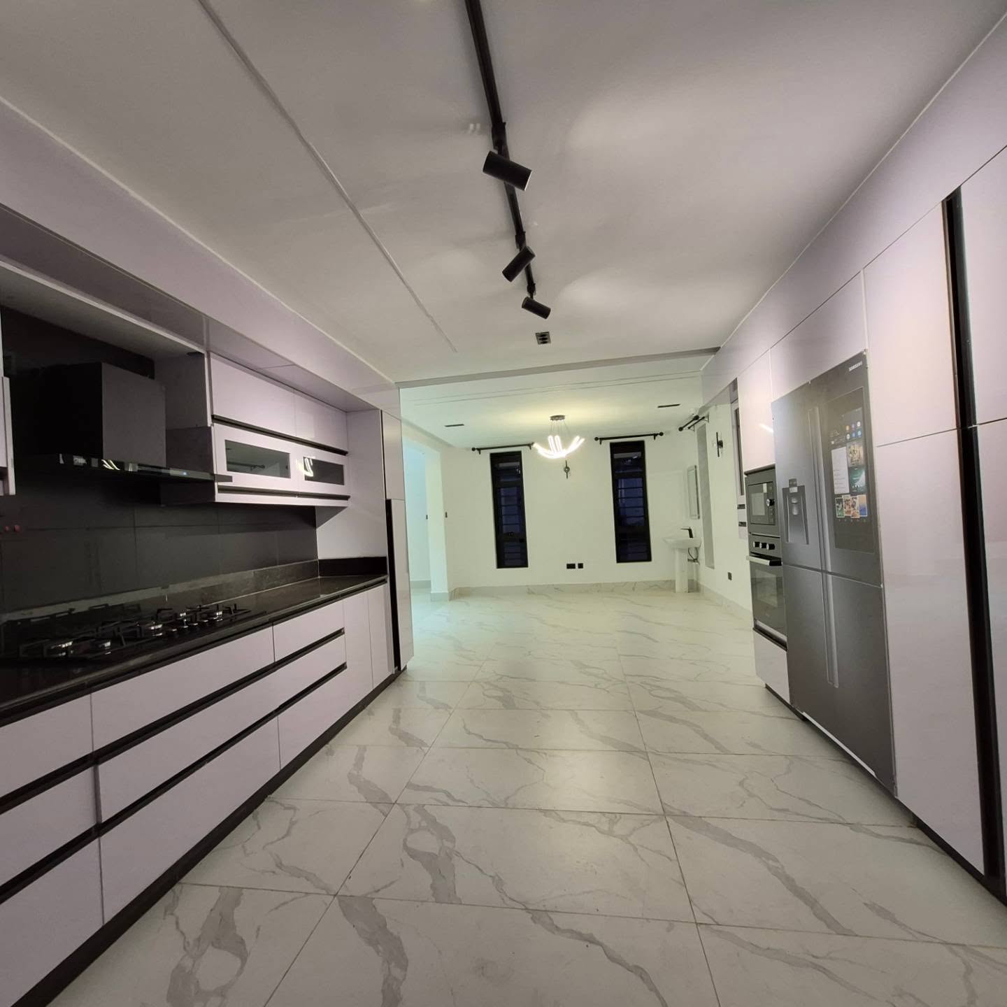 Elegant 5 Bedroom Family Home with DSQ for Sale thumbnail 5