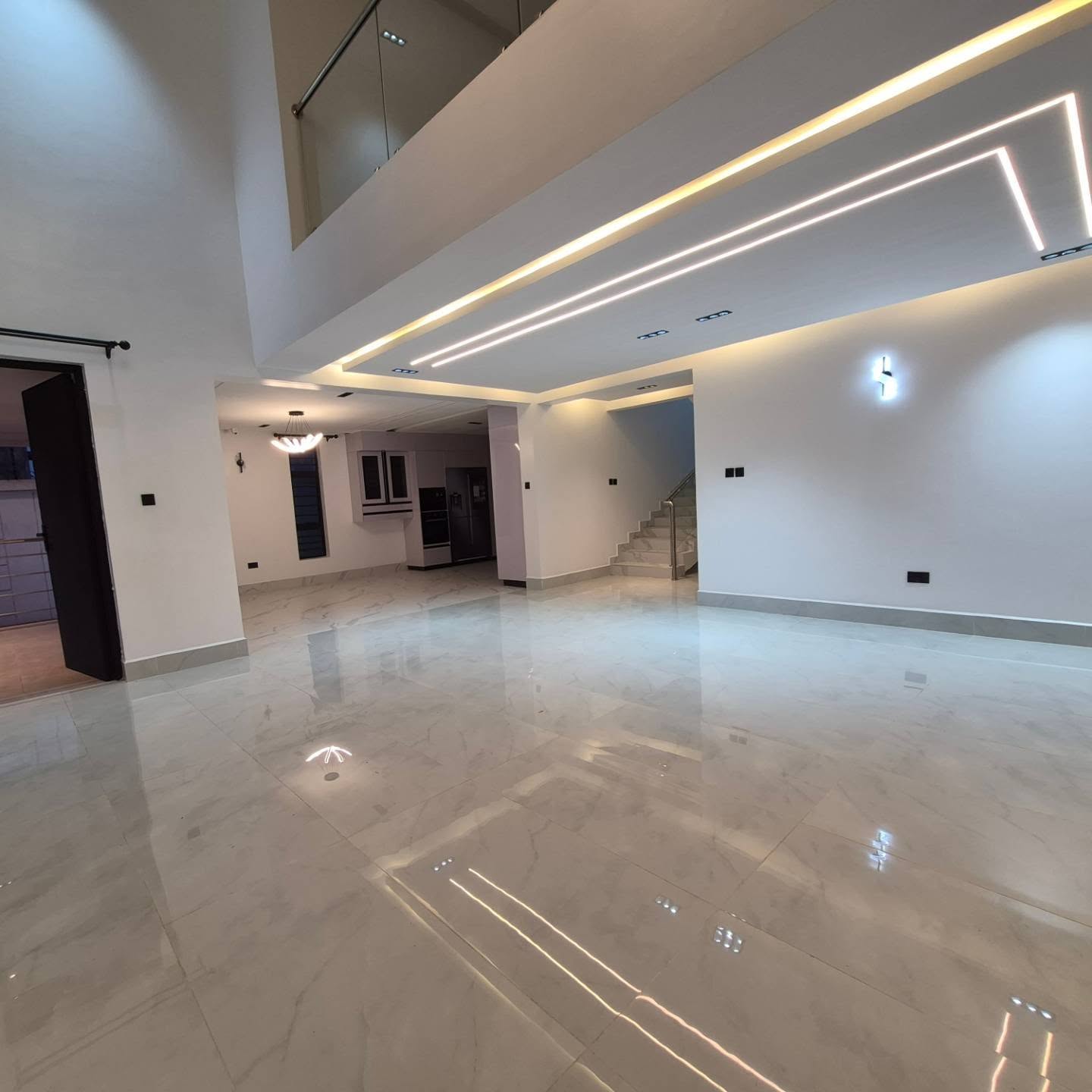 Elegant 5 Bedroom Family Home with DSQ for Sale thumbnail 8