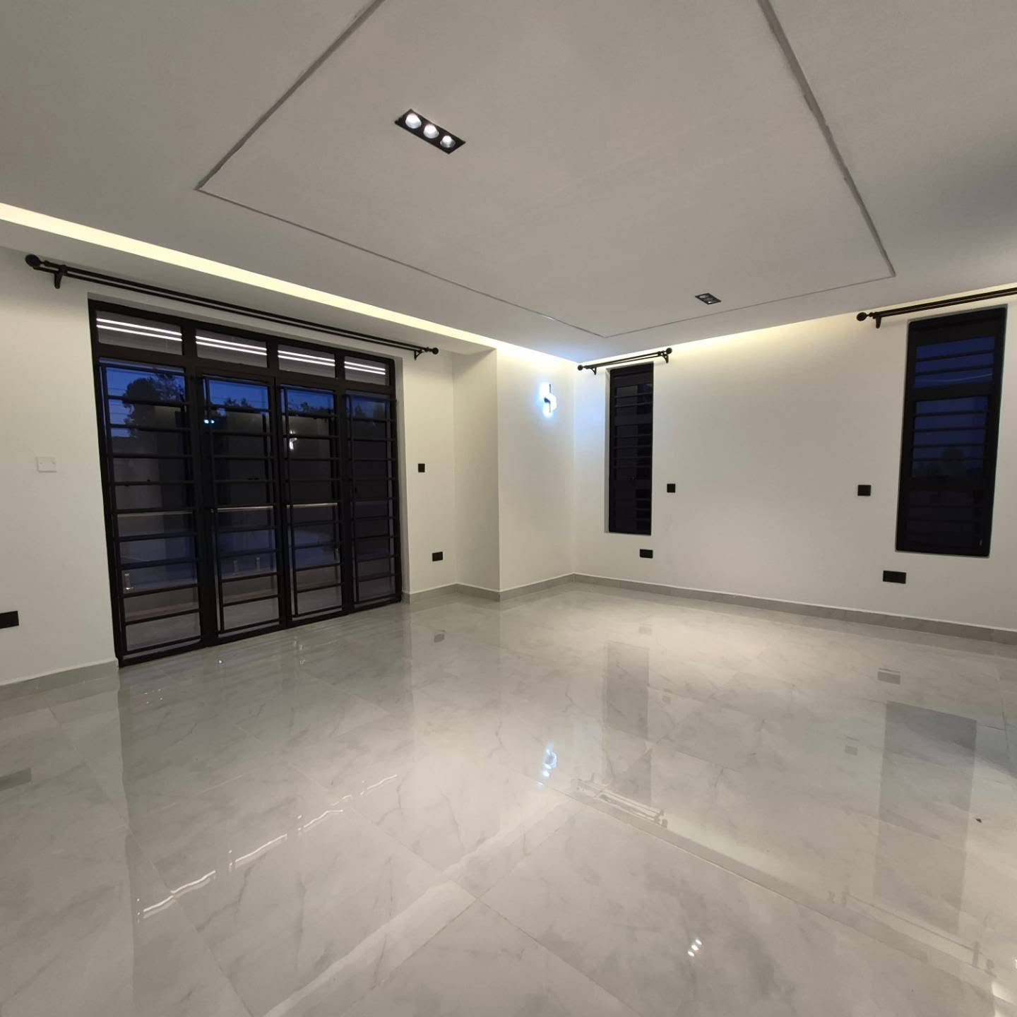 Elegant 5 Bedroom Family Home with DSQ for Sale thumbnail 12