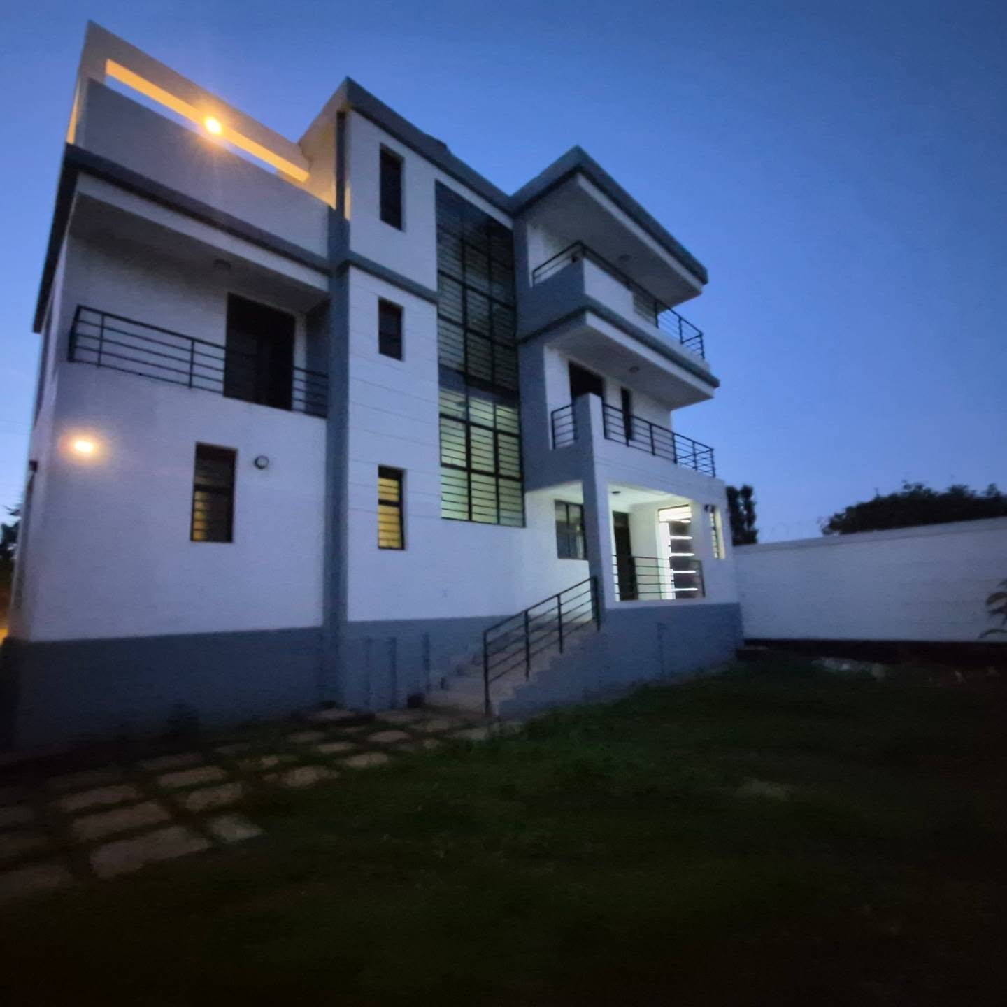 Elegant 5 Bedroom Family Home with DSQ for Sale thumbnail 20