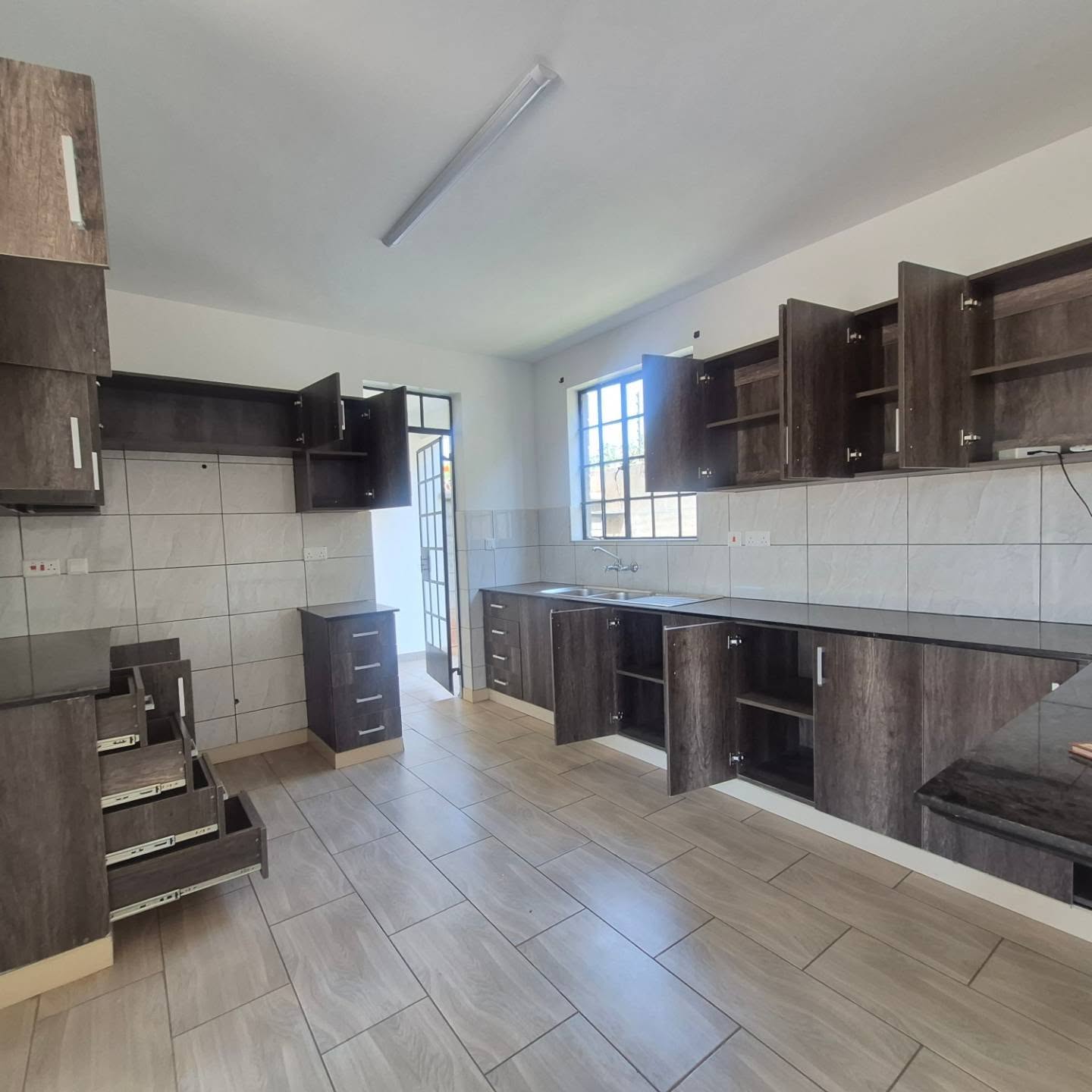 4-Bedroom All Ensuite Maisonette For Sale/Rent thumbnail 6