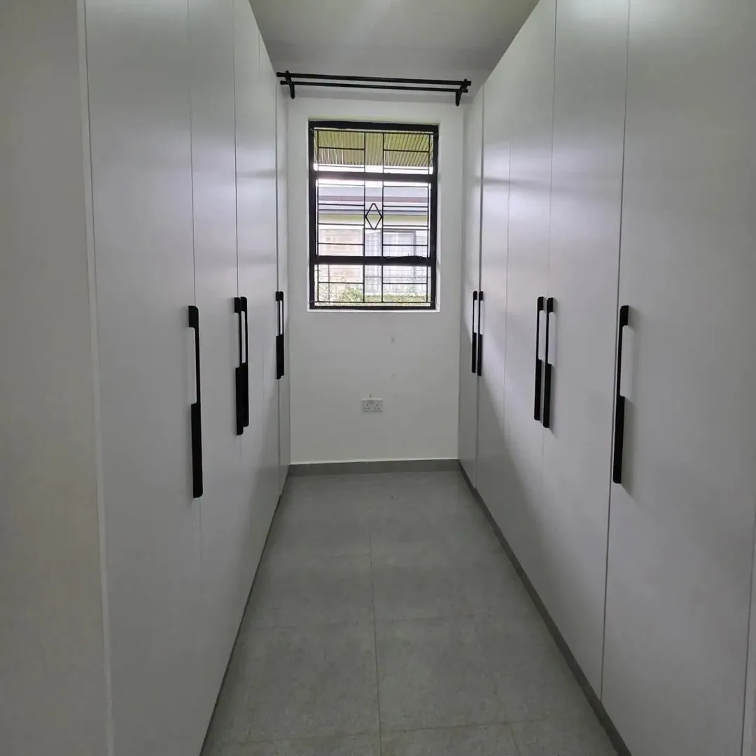 Elegant 3-Bedroom All Ensuite Bungalow + DSQ thumbnail 6