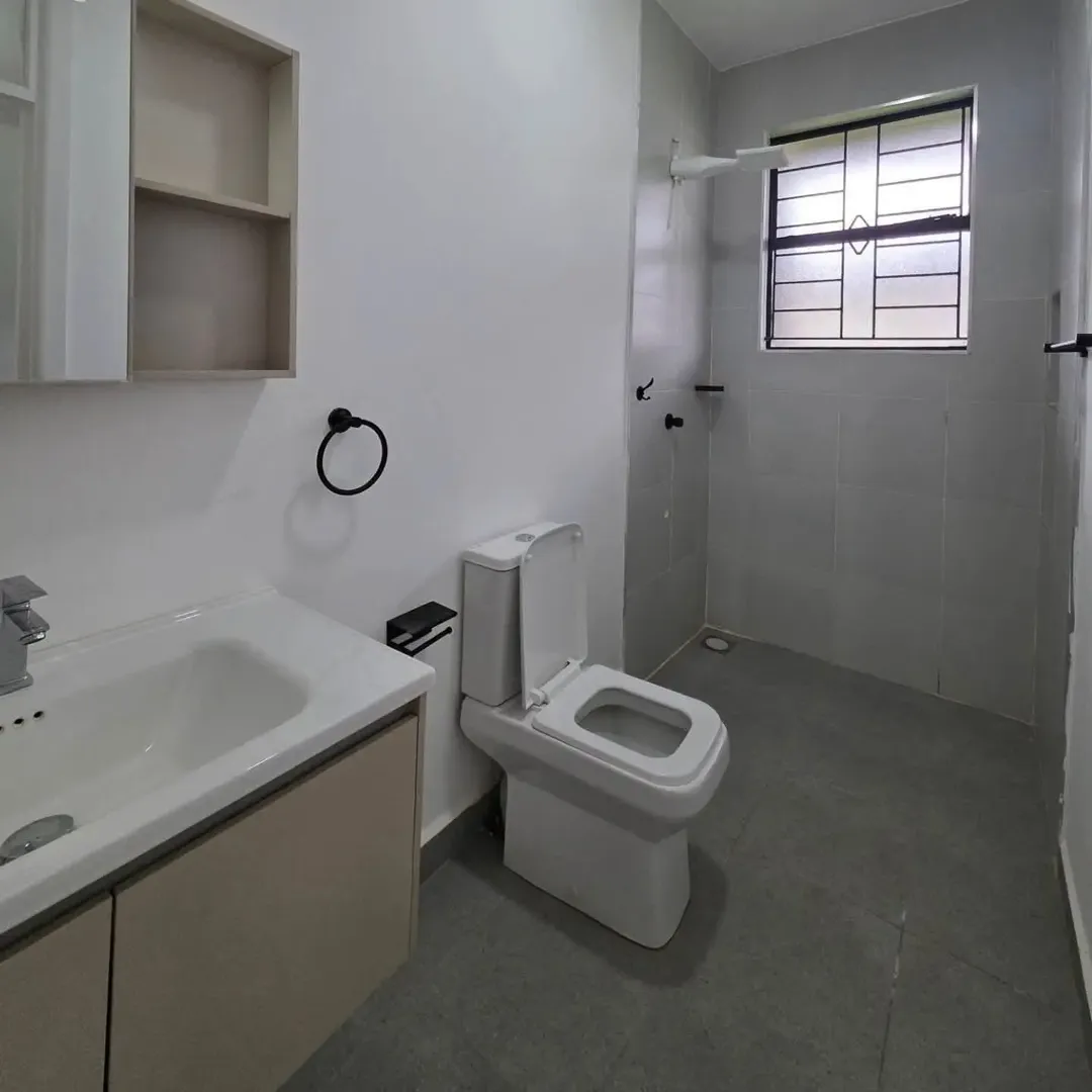 Elegant 3-Bedroom All Ensuite Bungalow + DSQ thumbnail 9