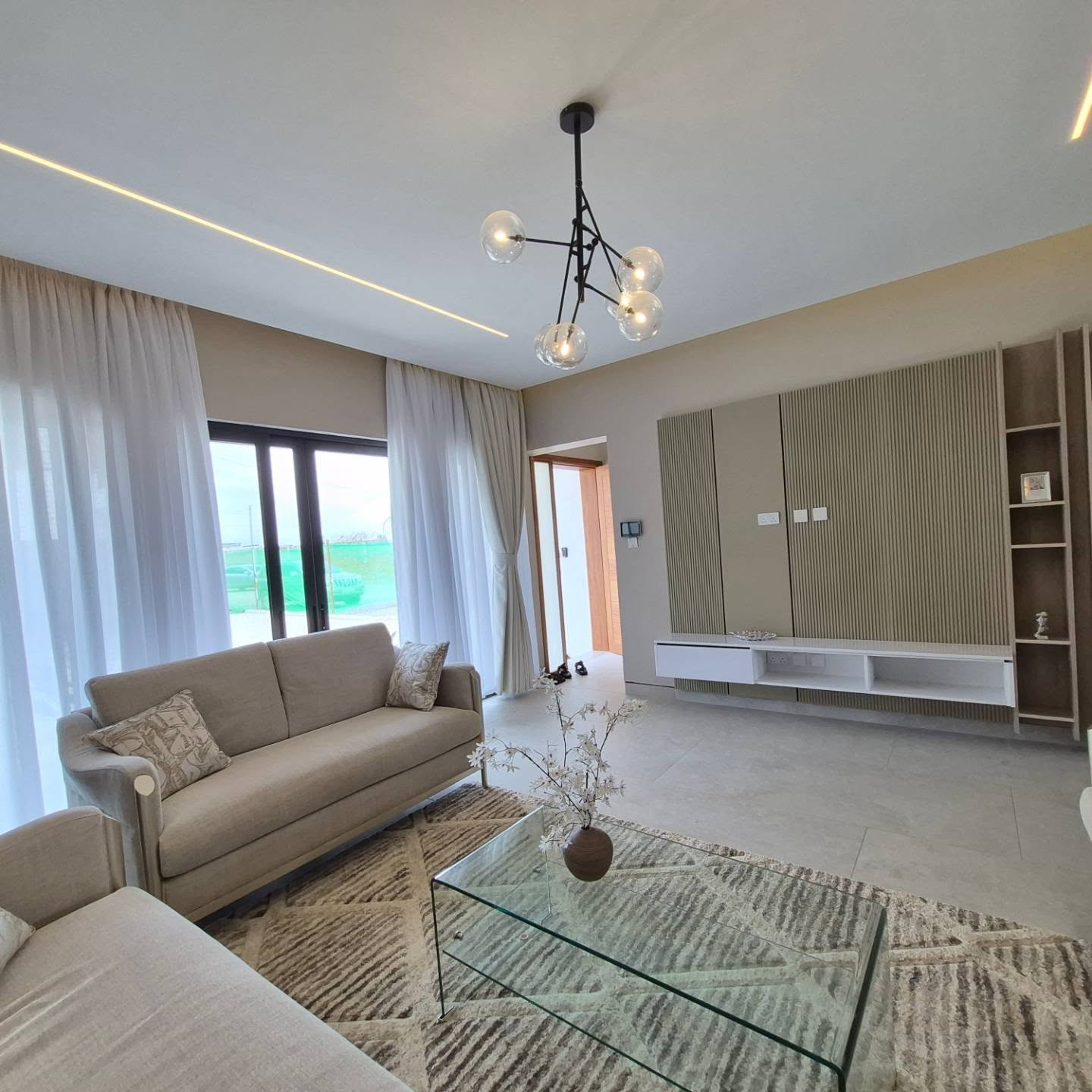 Elegant 4-Bedroom Duplex Townhouses thumbnail 4