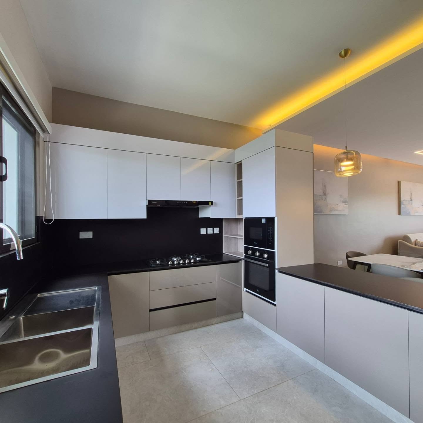 Elegant 4-Bedroom Duplex Townhouses thumbnail 5