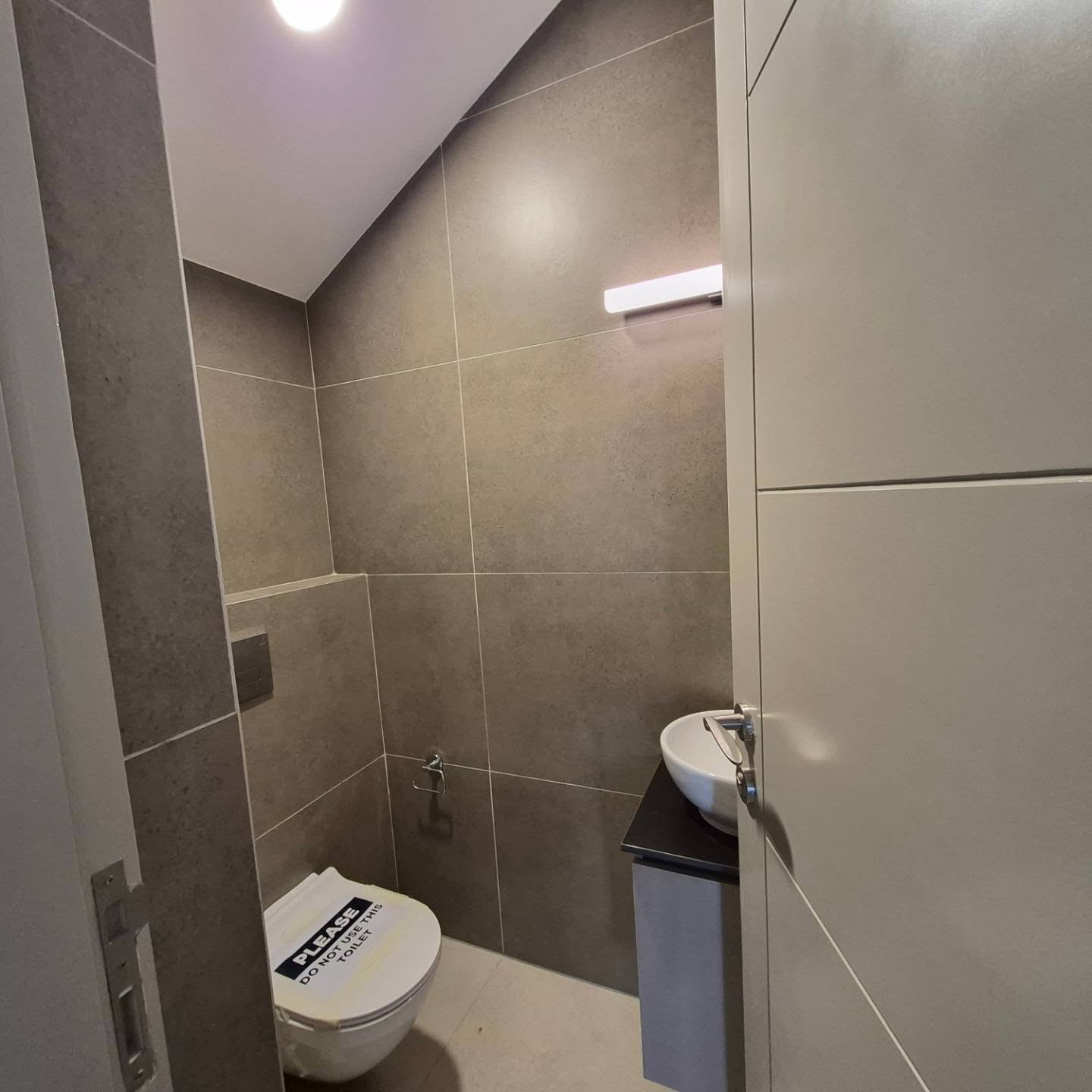 Elegant 4-Bedroom Duplex Townhouses thumbnail 8