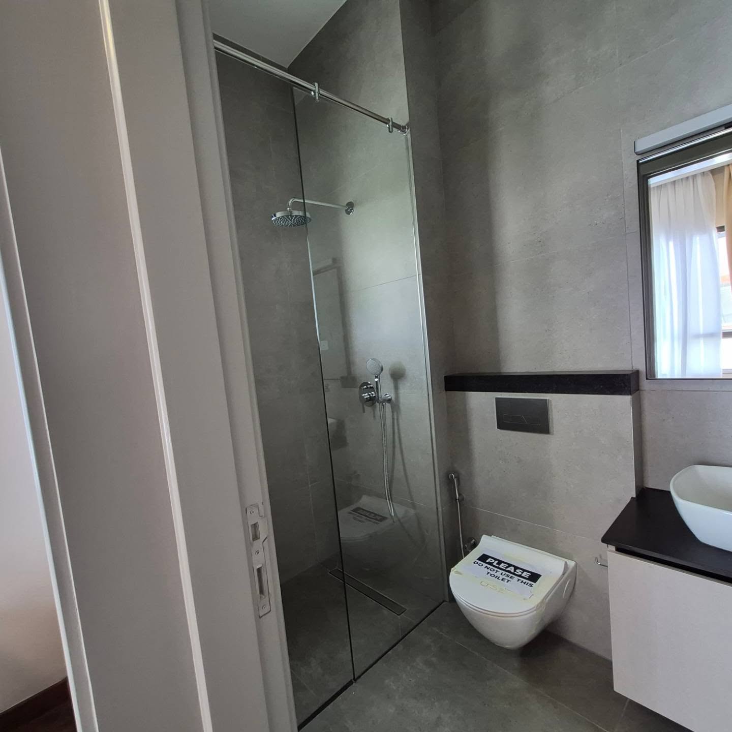 Elegant 4-Bedroom Duplex Townhouses thumbnail 9