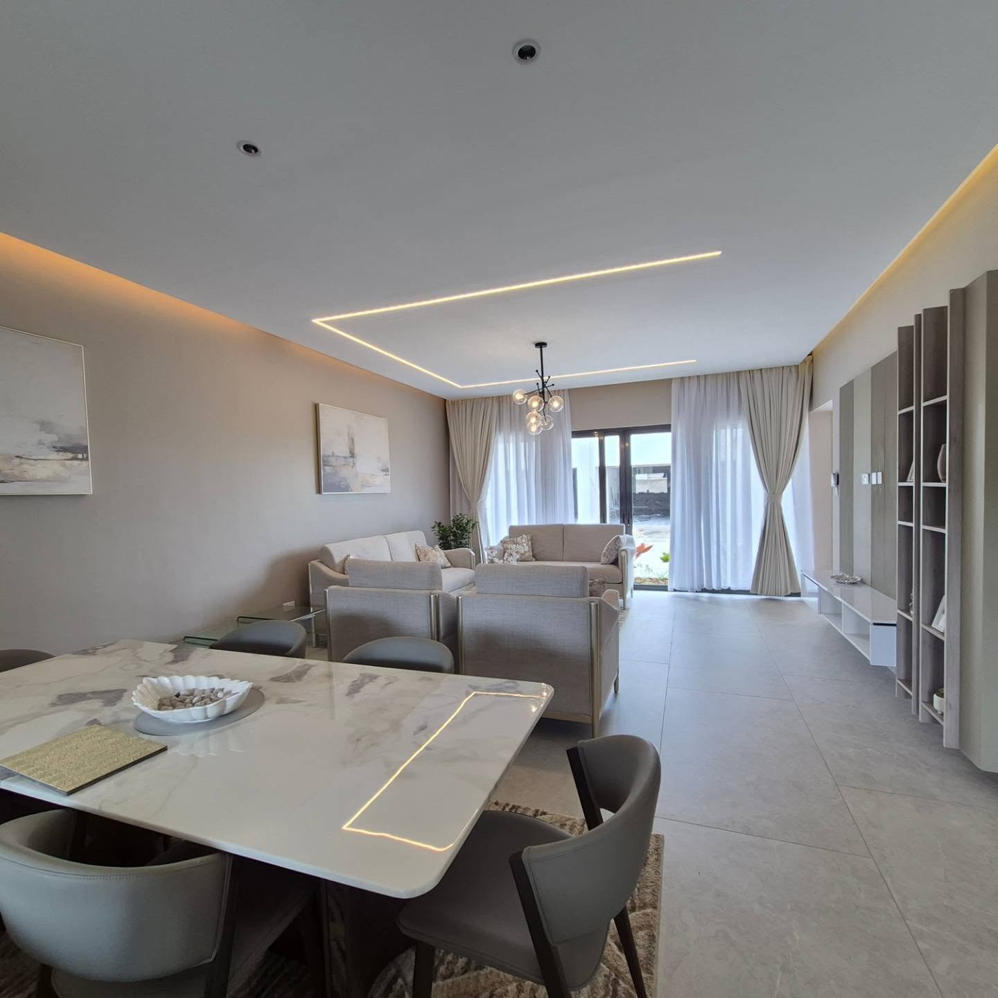 Elegant 4-Bedroom Duplex Townhouses thumbnail 11