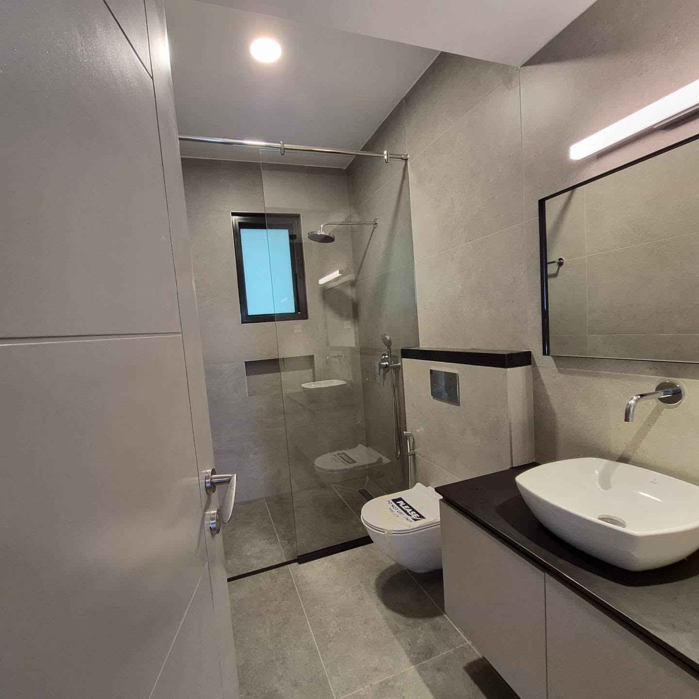 Elegant 4-Bedroom Duplex Townhouses thumbnail 13