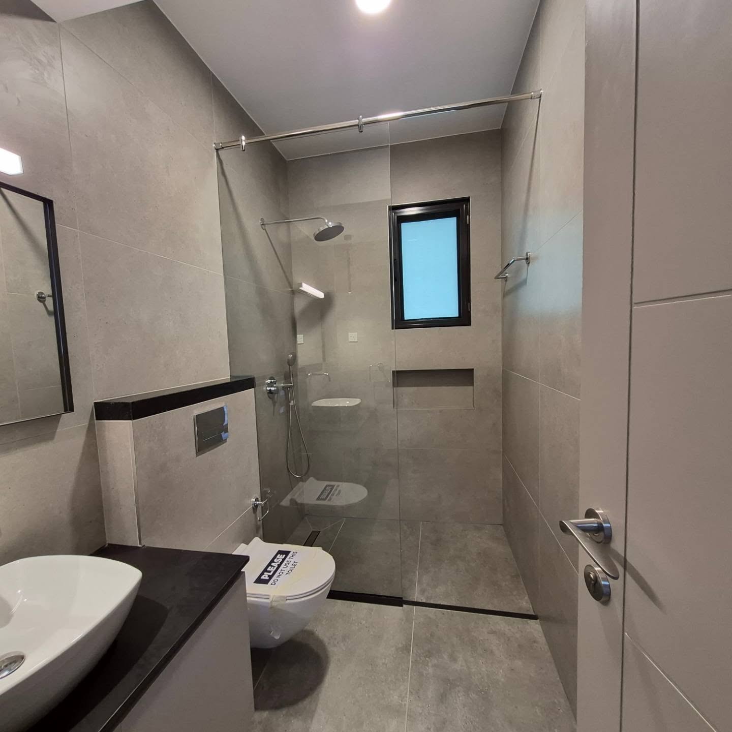 Elegant 4-Bedroom Duplex Townhouses thumbnail 16