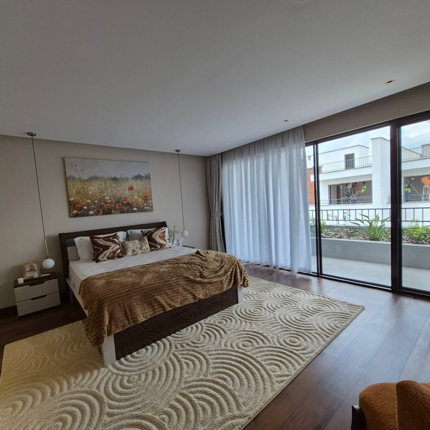 Elegant 4-Bedroom Duplex Townhouses thumbnail 17