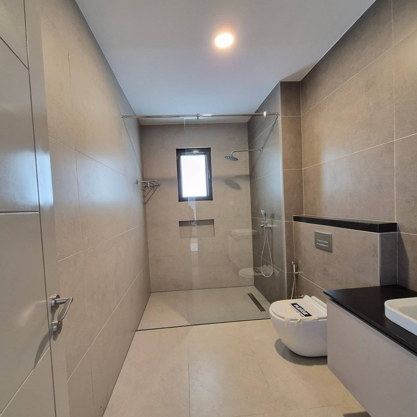 Elegant 4-Bedroom Duplex Townhouses thumbnail 18