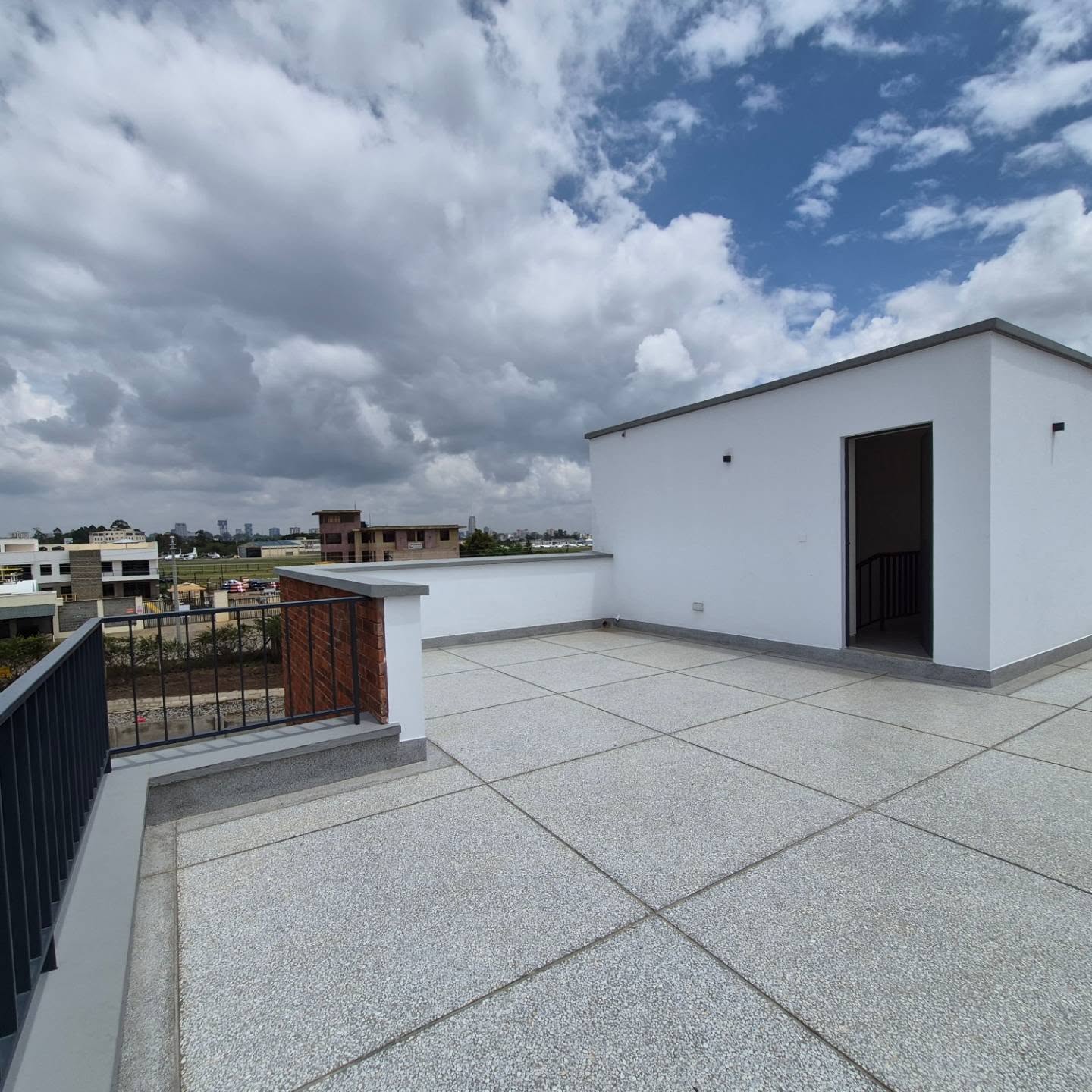 Elegant 4-Bedroom Duplex Townhouses thumbnail 19