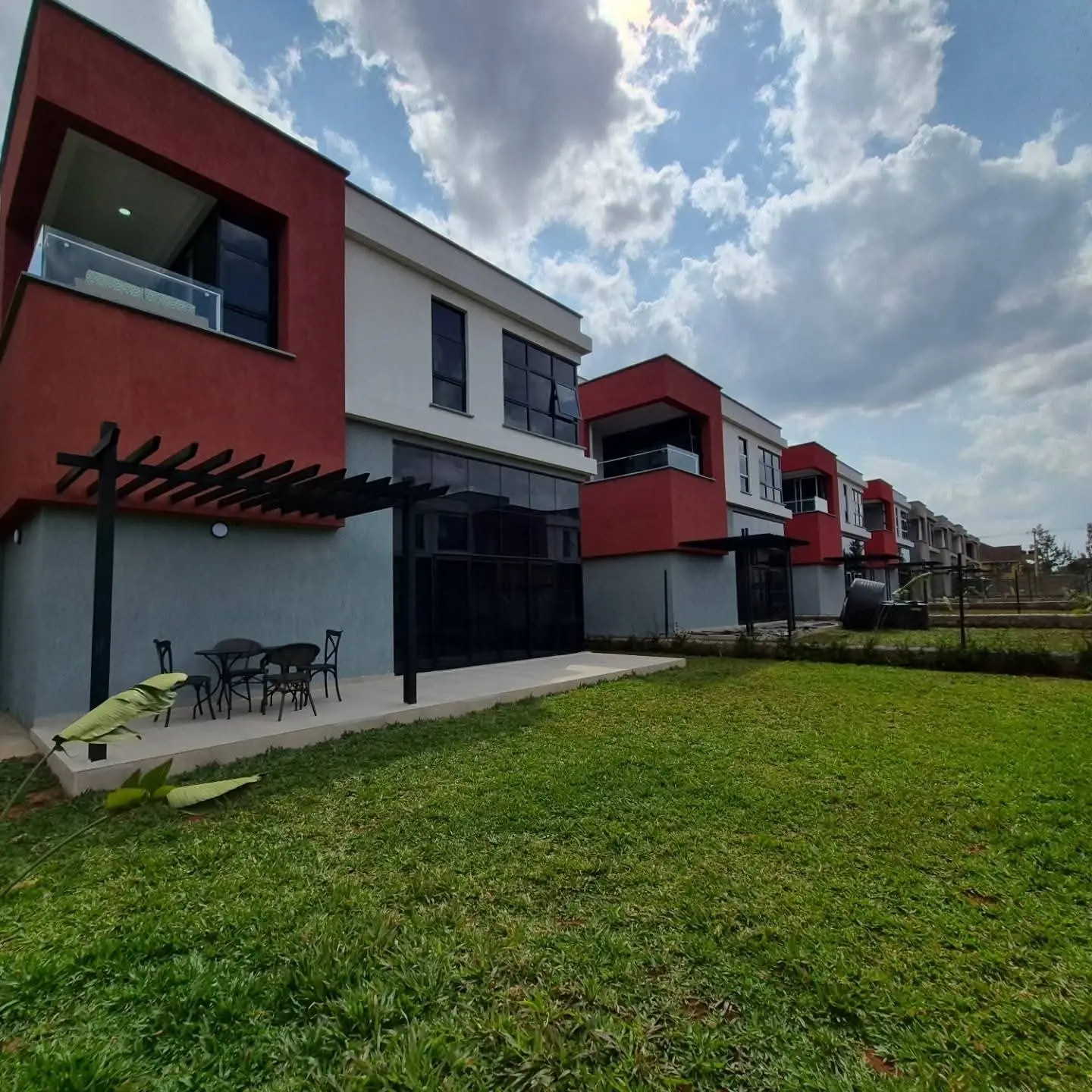 4-Bedroom House + DSQ thumbnail 2