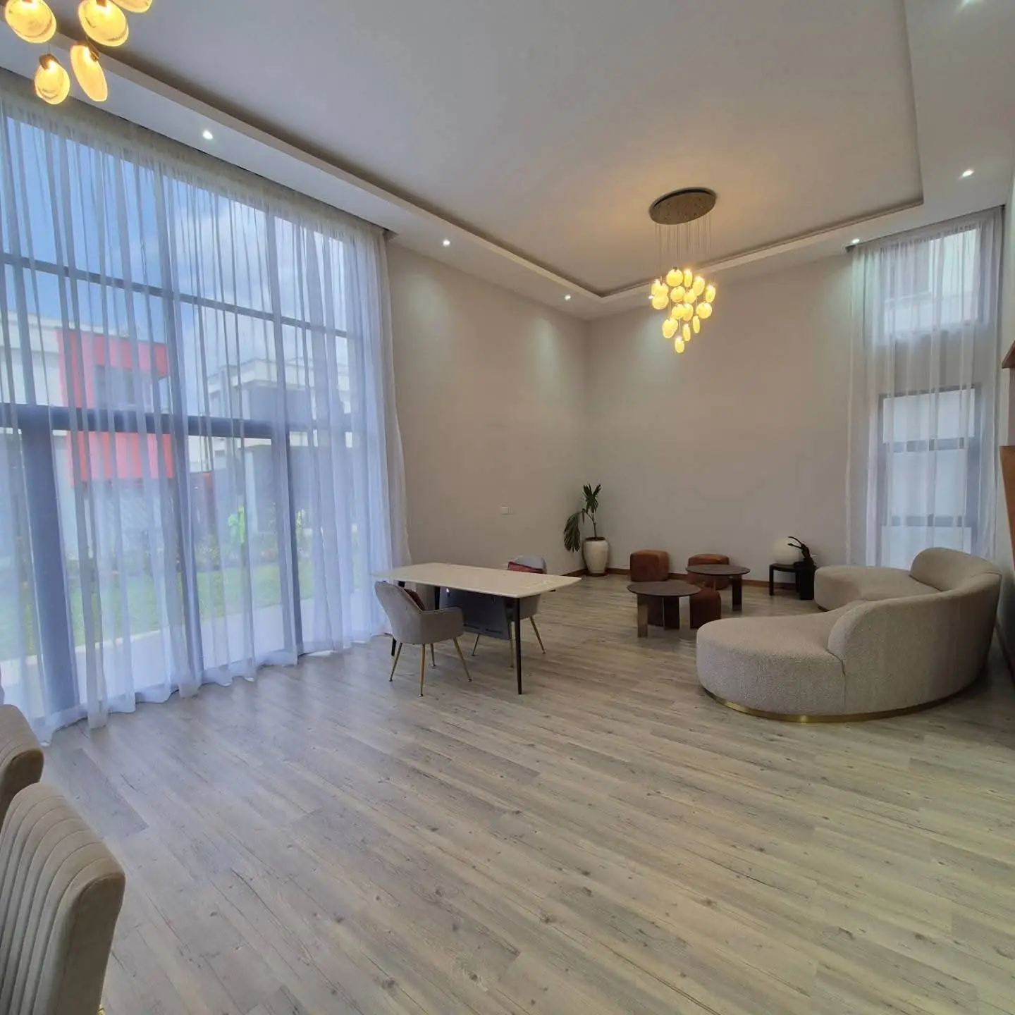 4-Bedroom House + DSQ thumbnail 6