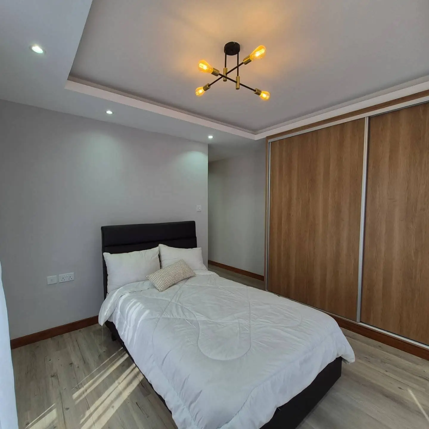 4-Bedroom House + DSQ thumbnail 9