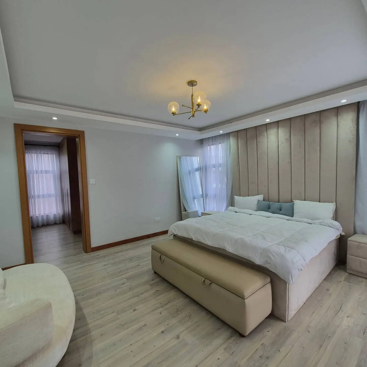 4-Bedroom House + DSQ thumbnail 11
