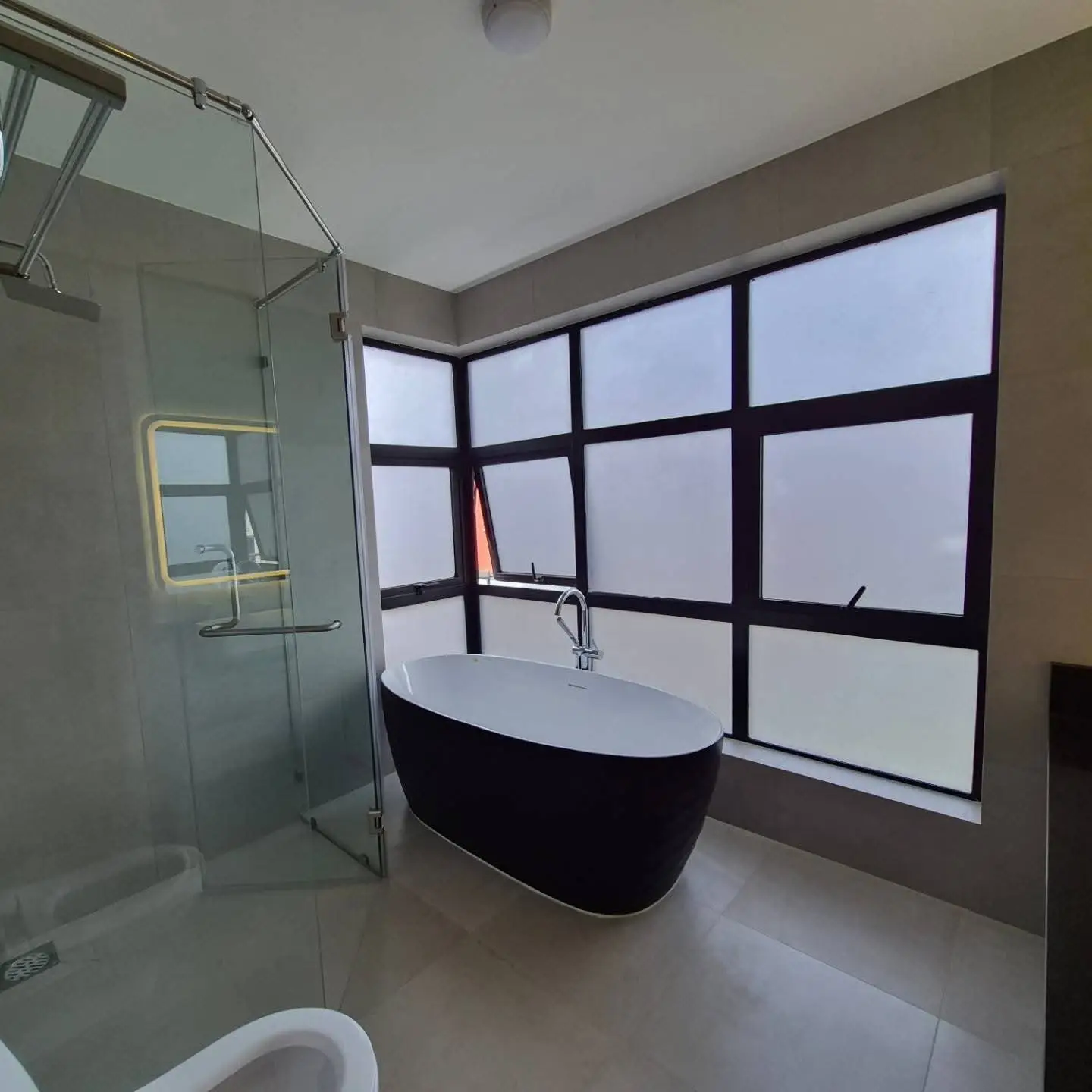 4-Bedroom House + DSQ thumbnail 13