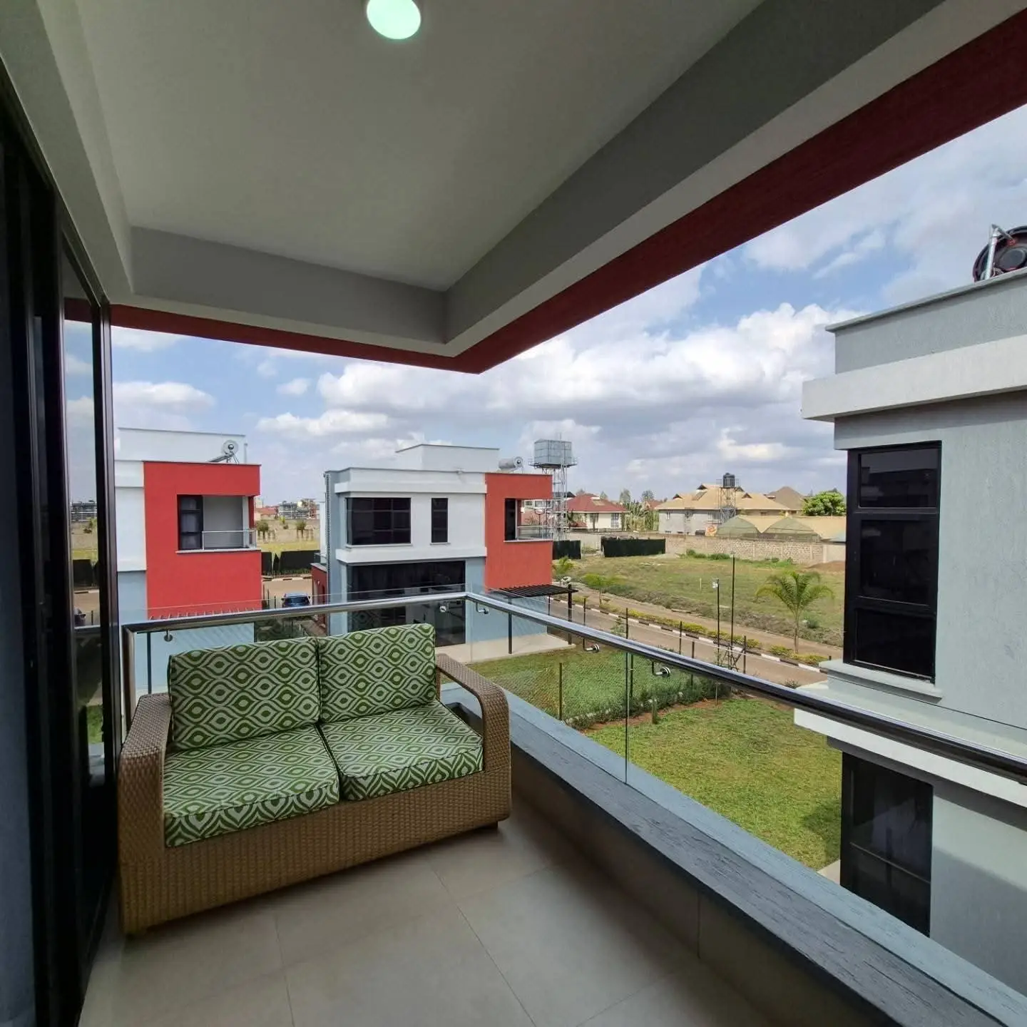 4-Bedroom House + DSQ thumbnail 14