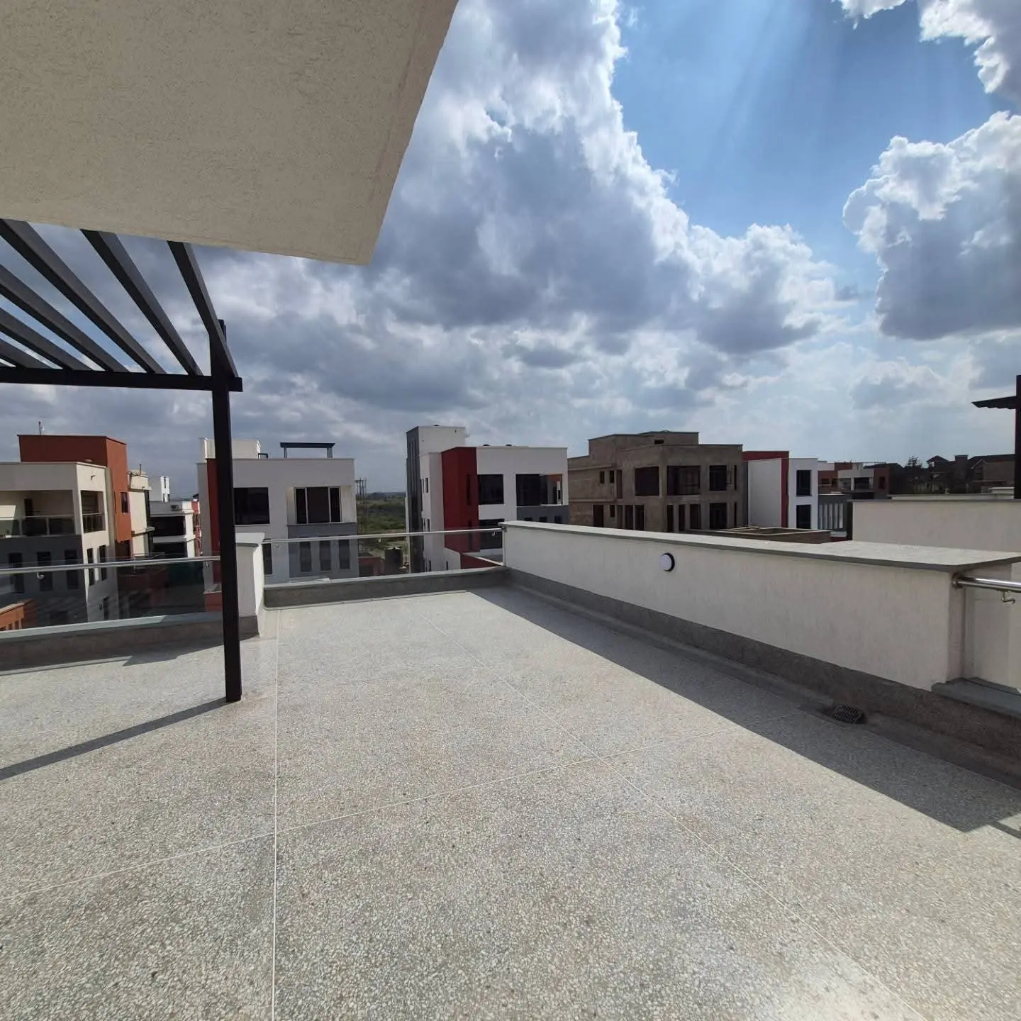 4-Bedroom House + DSQ thumbnail 19