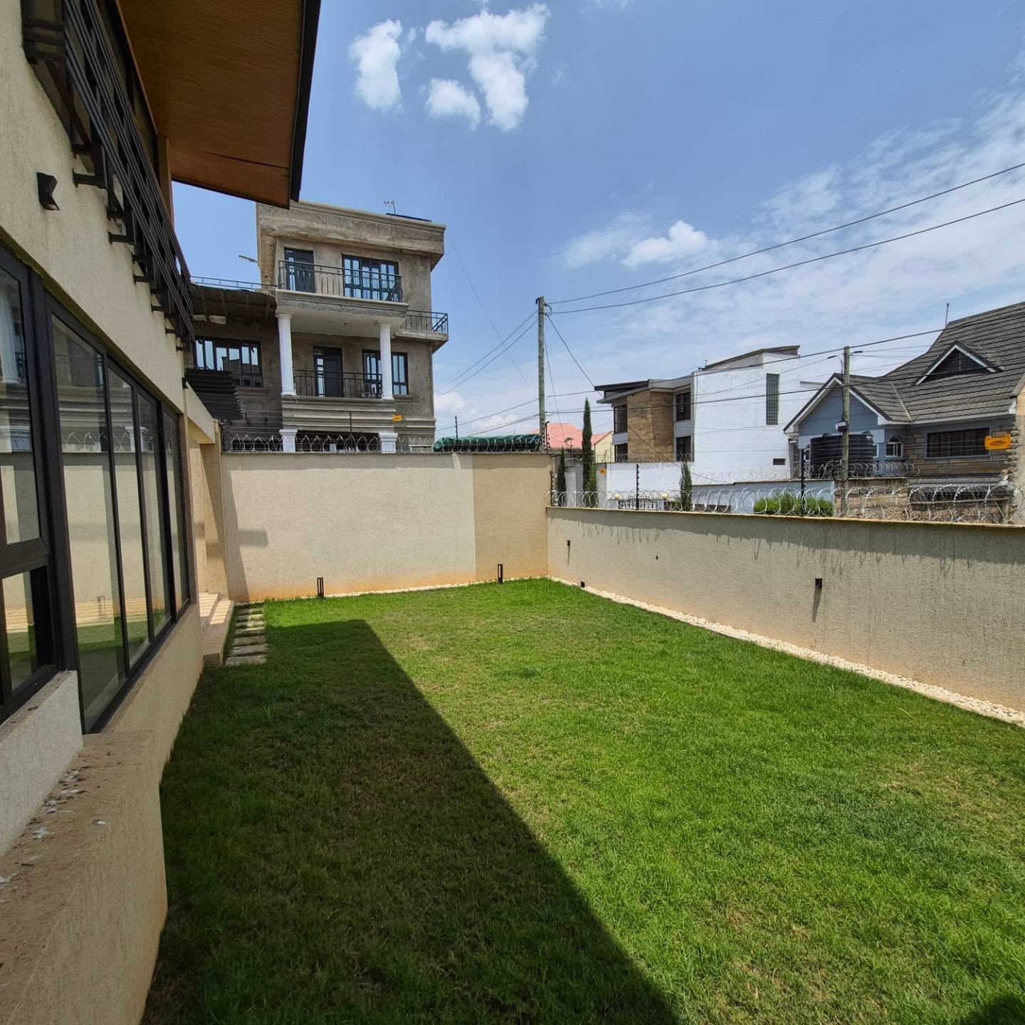 4-Bedroom Townhouse thumbnail 5