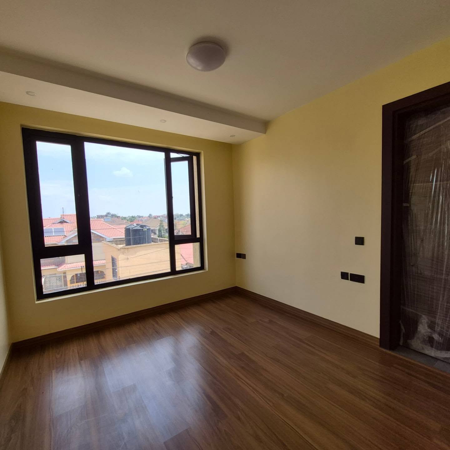 4-Bedroom Townhouse thumbnail 8