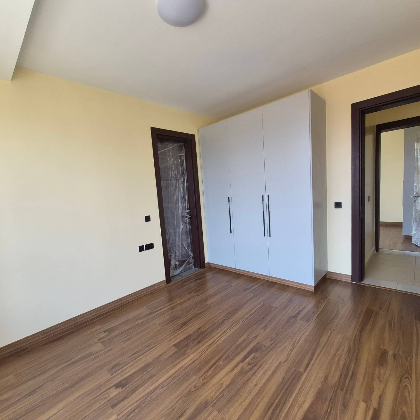 4-Bedroom Townhouse thumbnail 16